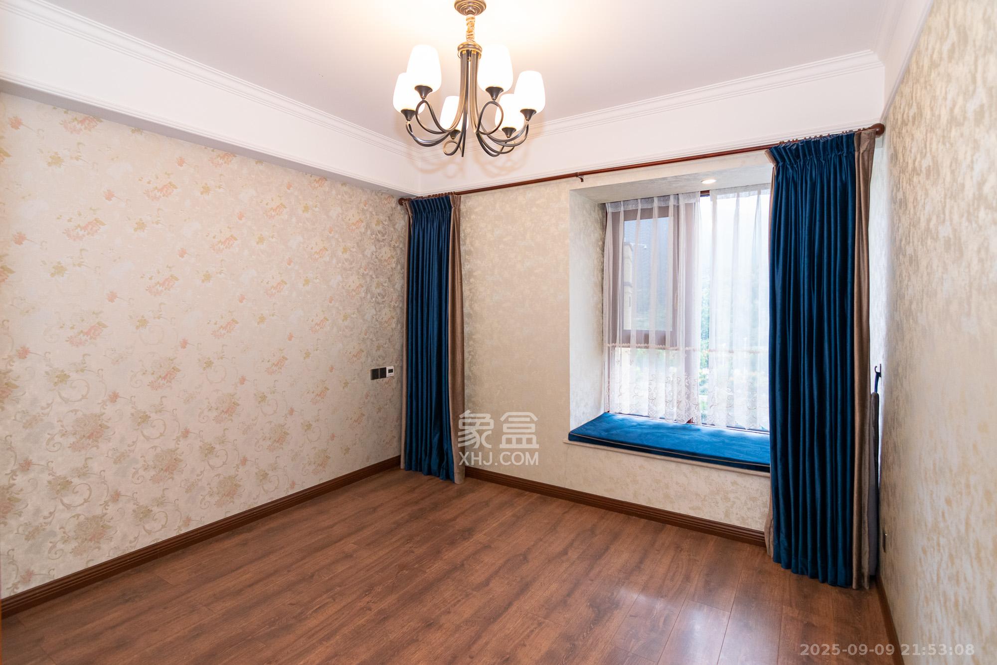 澳海谷山府  5室2厅2卫    126.0万卧室