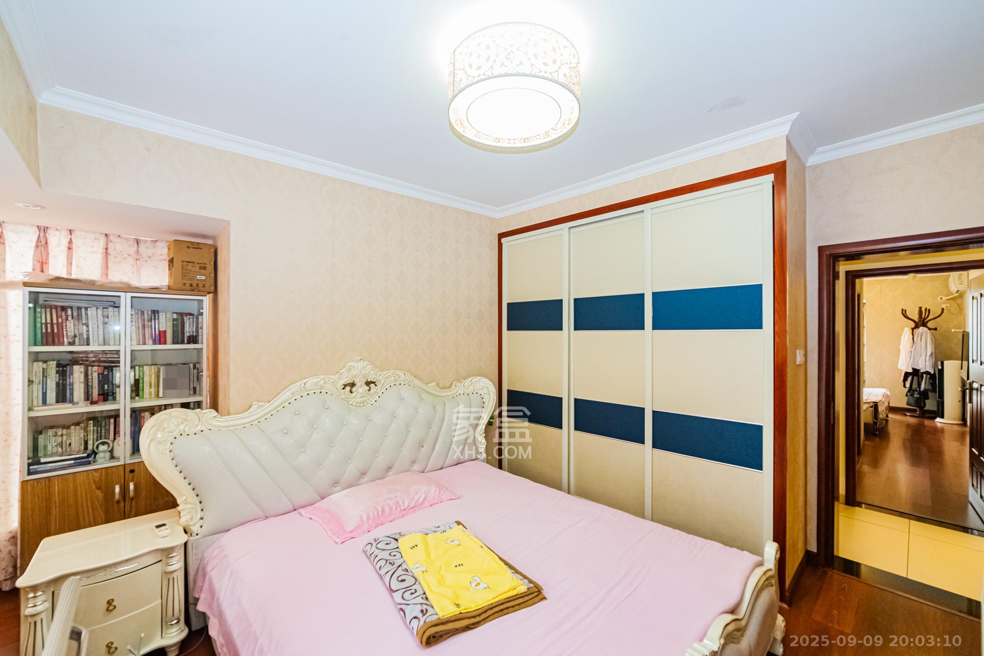 北辰三角洲E5区  4室2厅2卫    189.8万 北辰三角洲E5区  4室2厅2卫    189.8万卧室