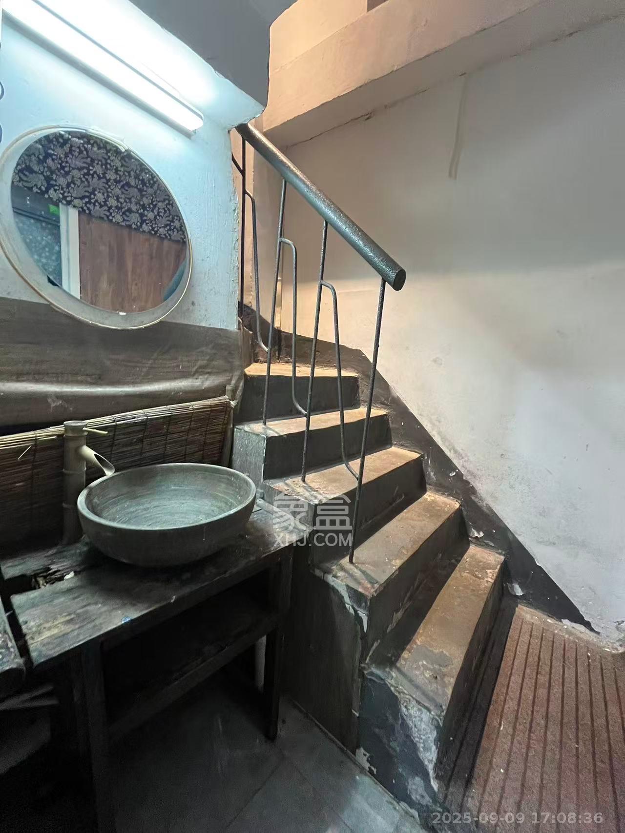 崇文里、崇圣里散盘 3室1厅1卫 1650.0元/月 崇文里、崇圣里散盘 3室1厅1卫 1650.0元/月室内图