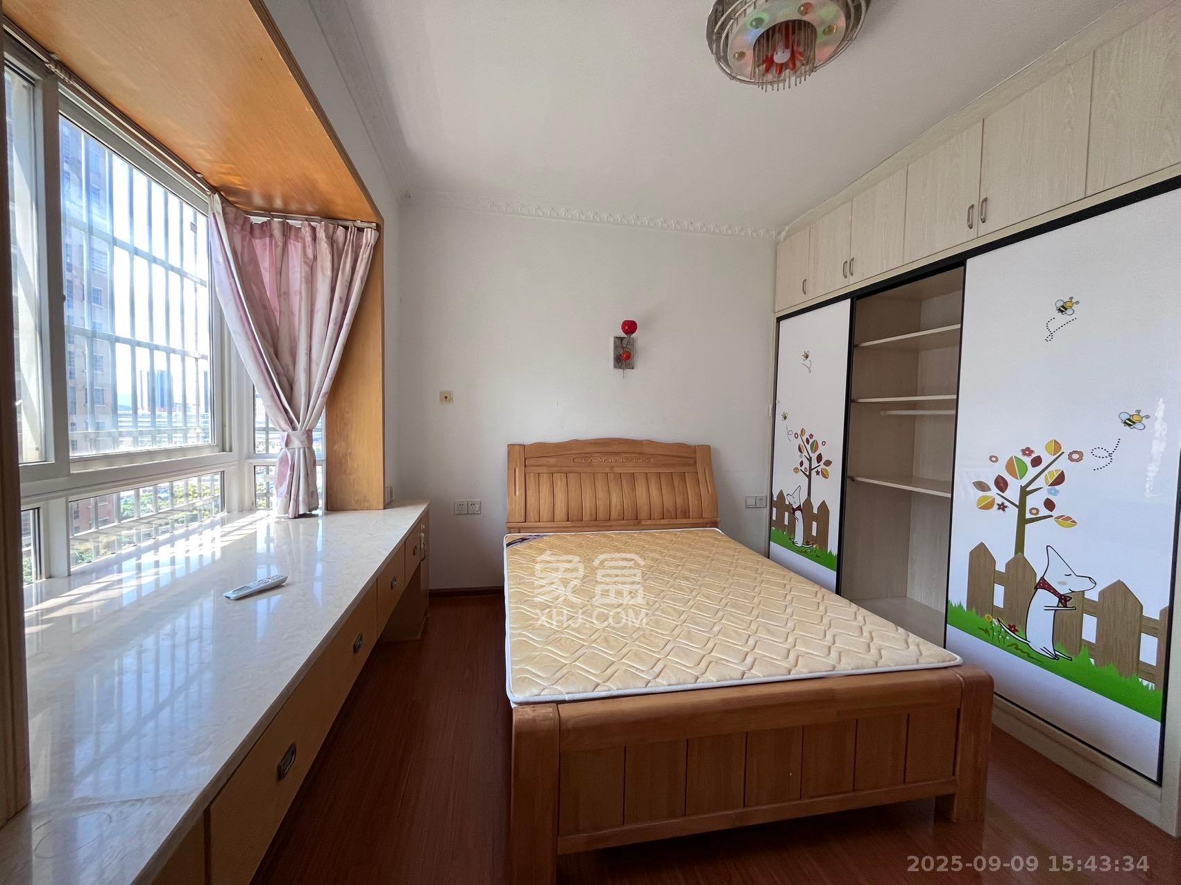 和润园一、二期 3室2厅1卫 1900.0元/月 和润园一、二期 3室2厅1卫 1900.0元/月室内图