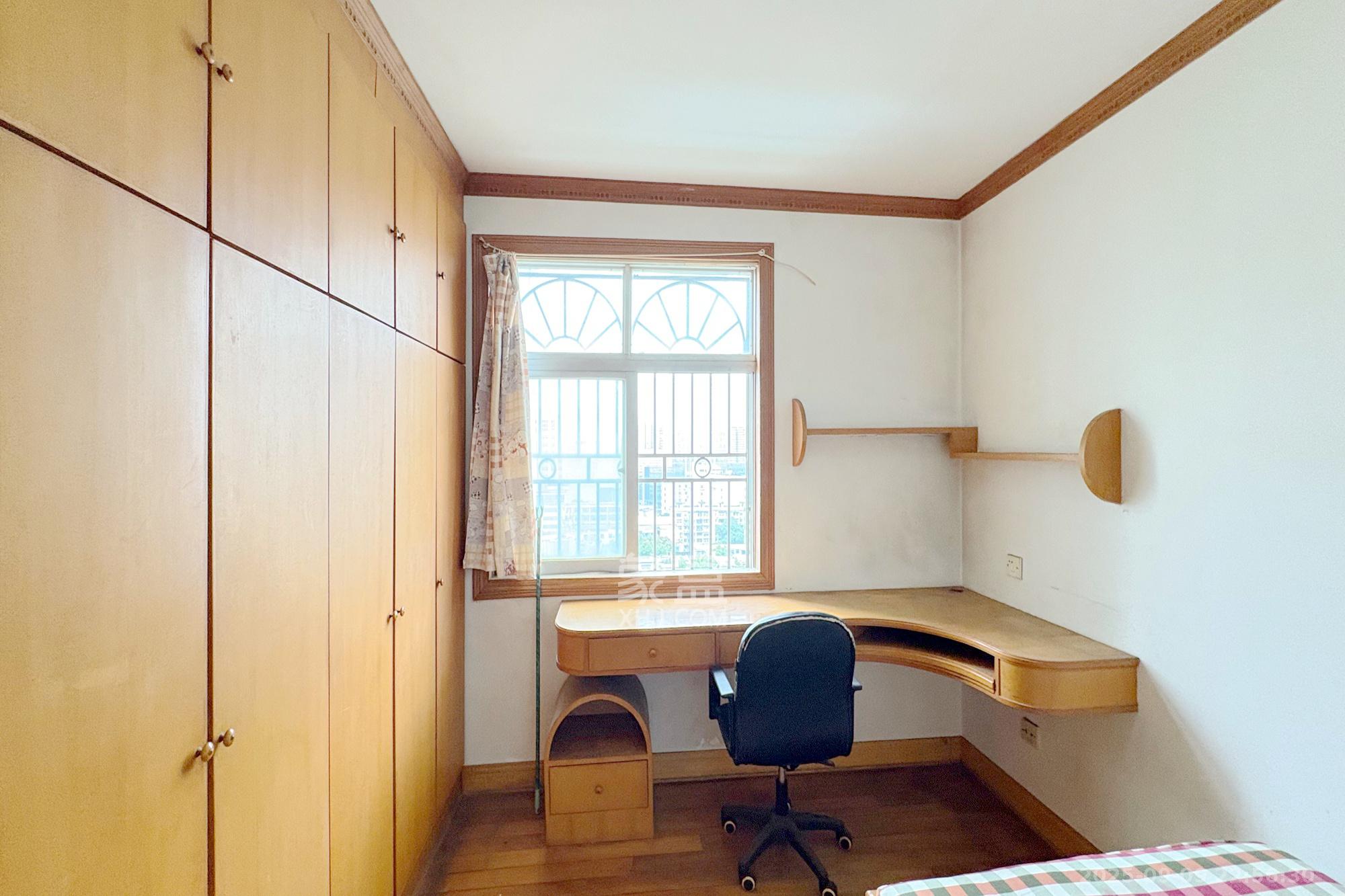 长铁高层  2室2厅1卫    68.0万 长铁高层  2室2厅1卫    68.0万卧室