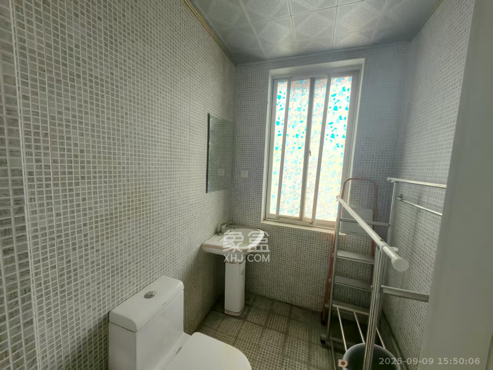 湖开小区(湖南开关厂宿舍)/南大桥社区 3室2厅2卫 1280.0元/月 湖开小区(湖南开关厂宿舍)/南大桥社区 3室2厅2卫 1280.0元/月室内图