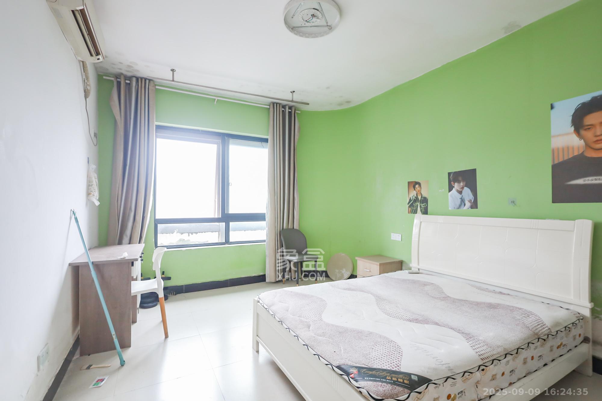 奥克斯广场  3室2厅1卫    110.0万 奥克斯广场  3室2厅1卫    110.0万卧室