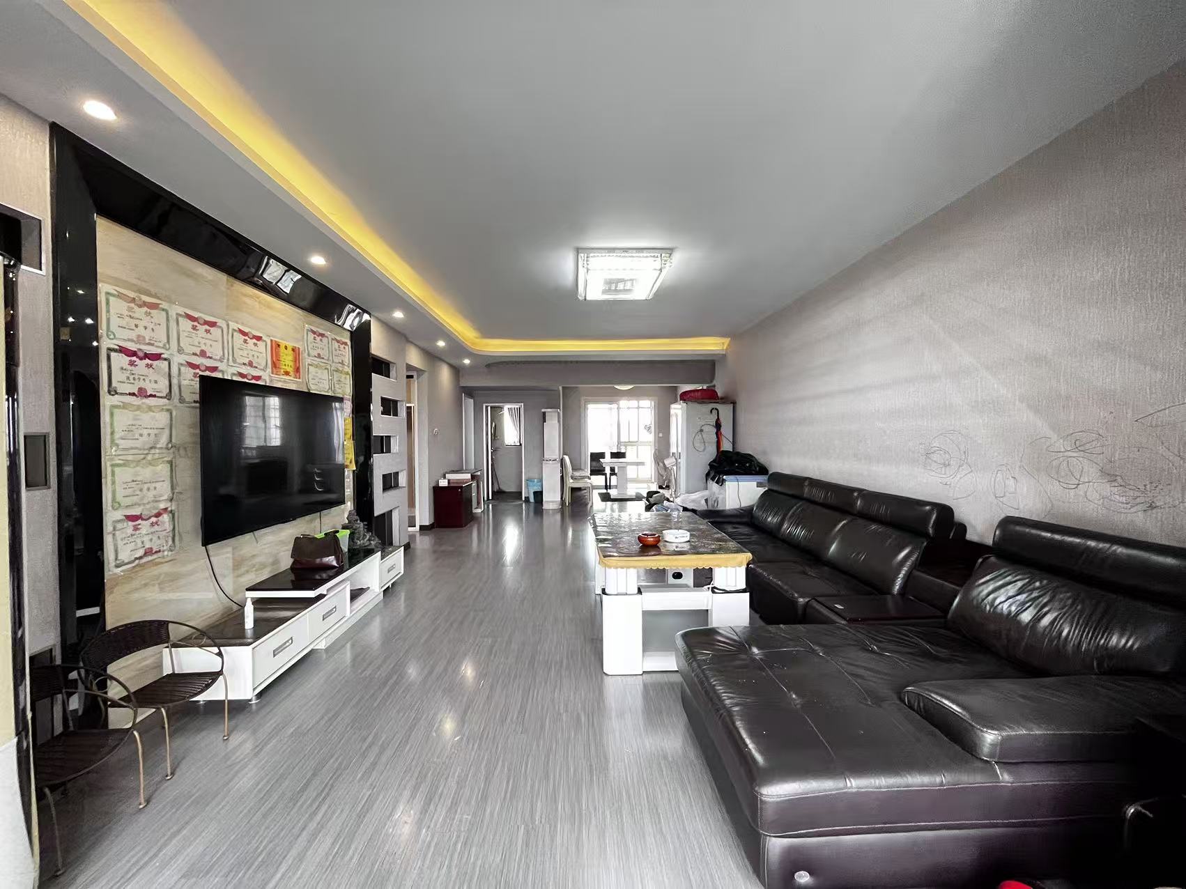 吉泰邦臣  3室2厅2卫    2500.0元/月 吉泰邦臣  3室2厅2卫    2500.0元/月室内图