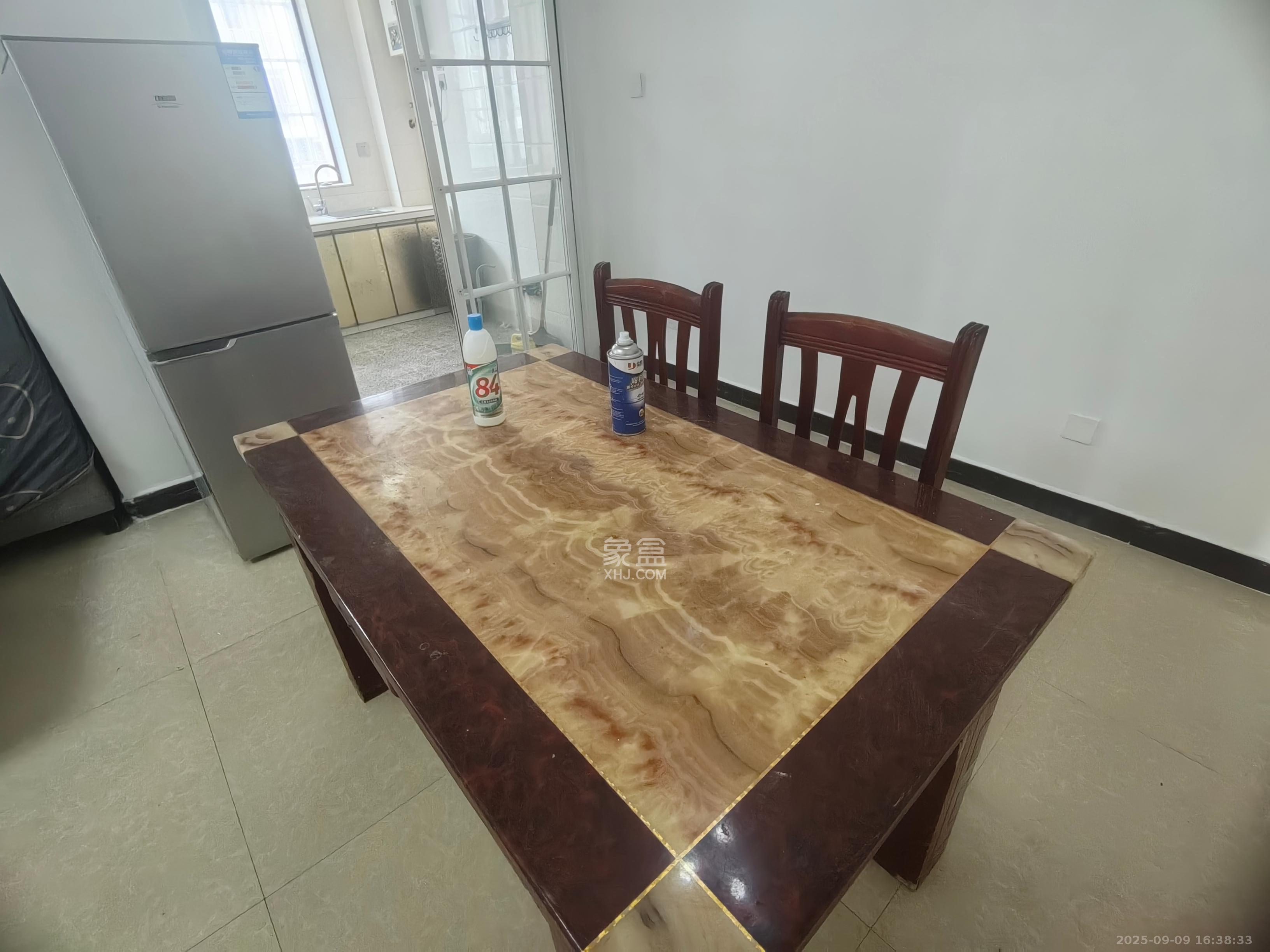 德庆水韵山城  1室2厅1卫    1500.0元/月室内图