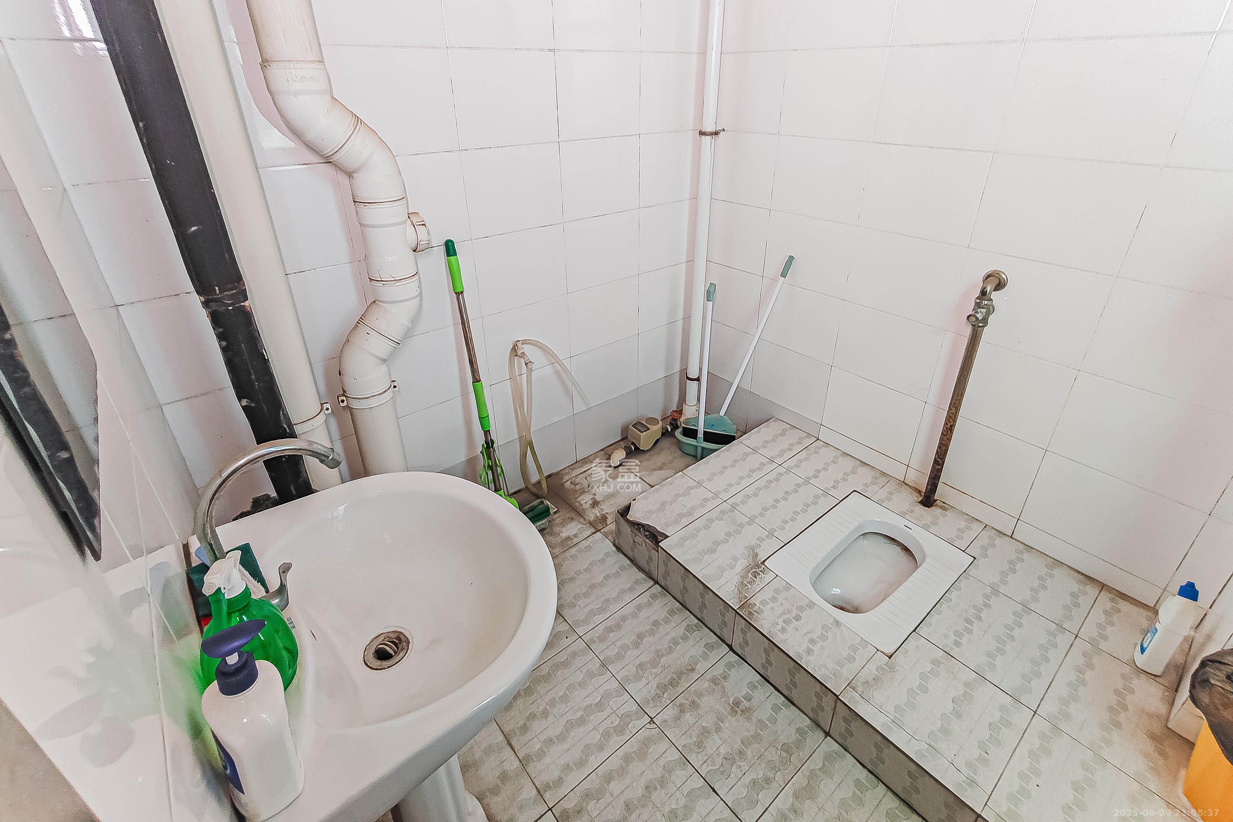 佳天国际新城 1室1厅1卫 35.0万 佳天国际新城 1室1厅1卫 35.0万卫生间