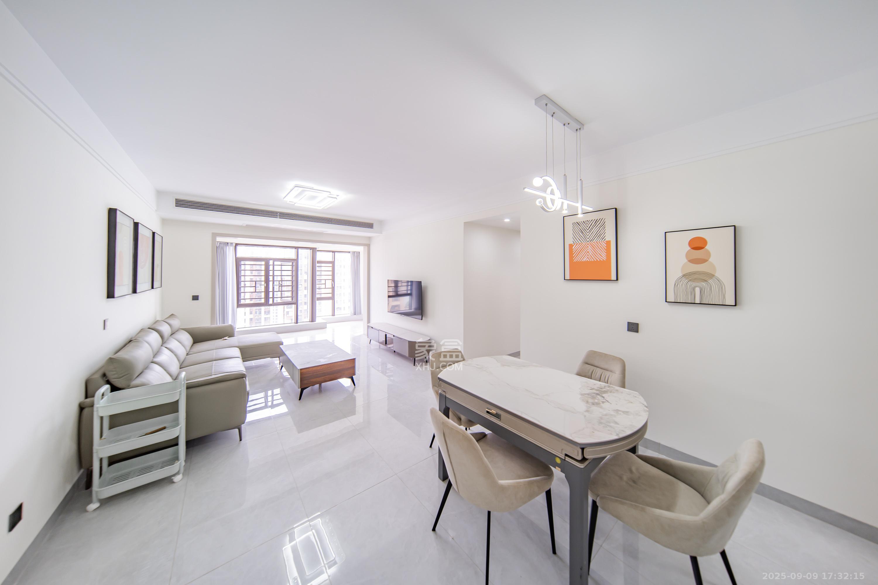 蓝光雍锦半岛 2室1厅1卫 128.0万 蓝光雍锦半岛 2室1厅1卫 128.0万客厅