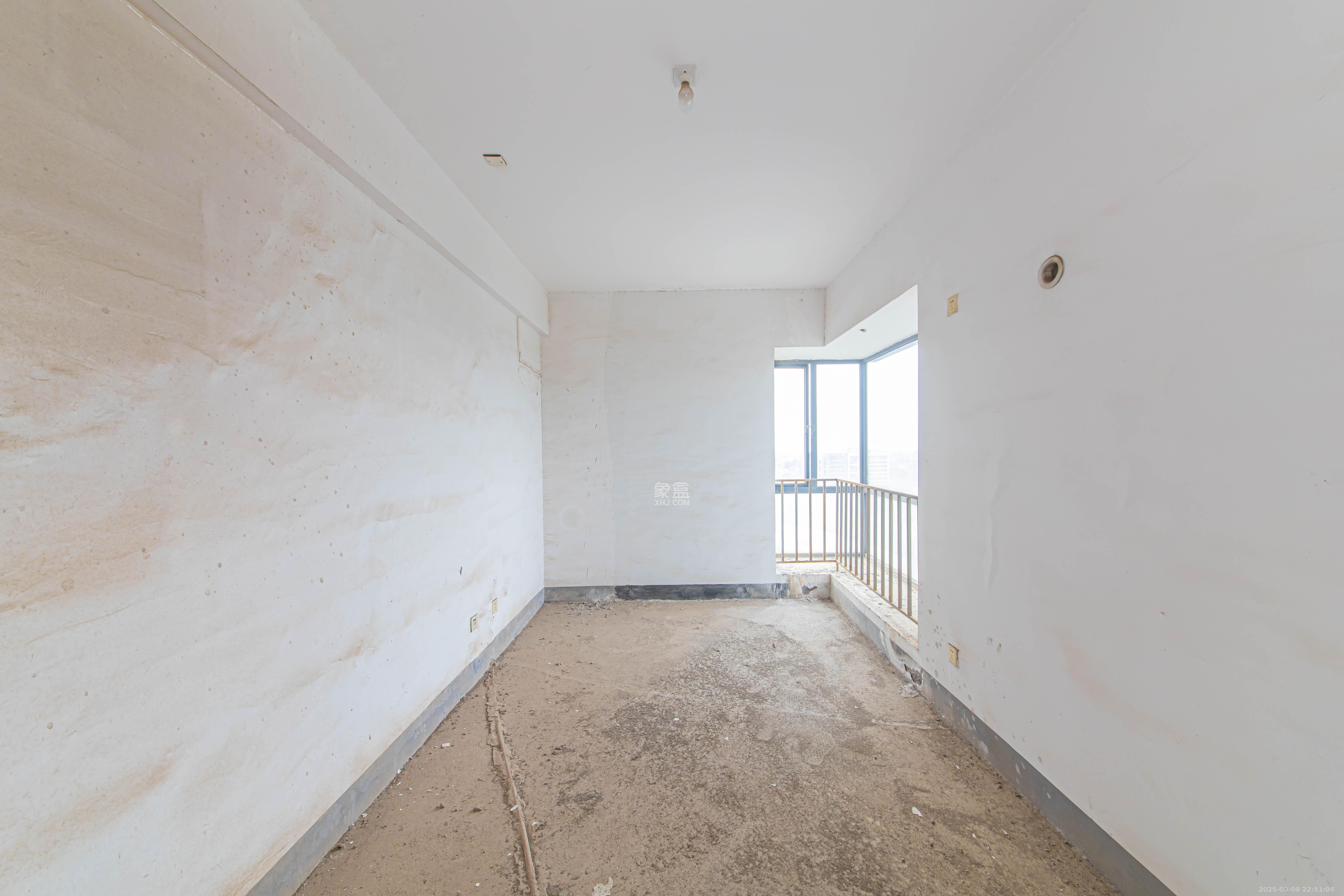 中信城市广场(中信新城一期) 6室2厅2卫 200.0万 中信城市广场(中信新城一期) 6室2厅2卫 200.0万卧室