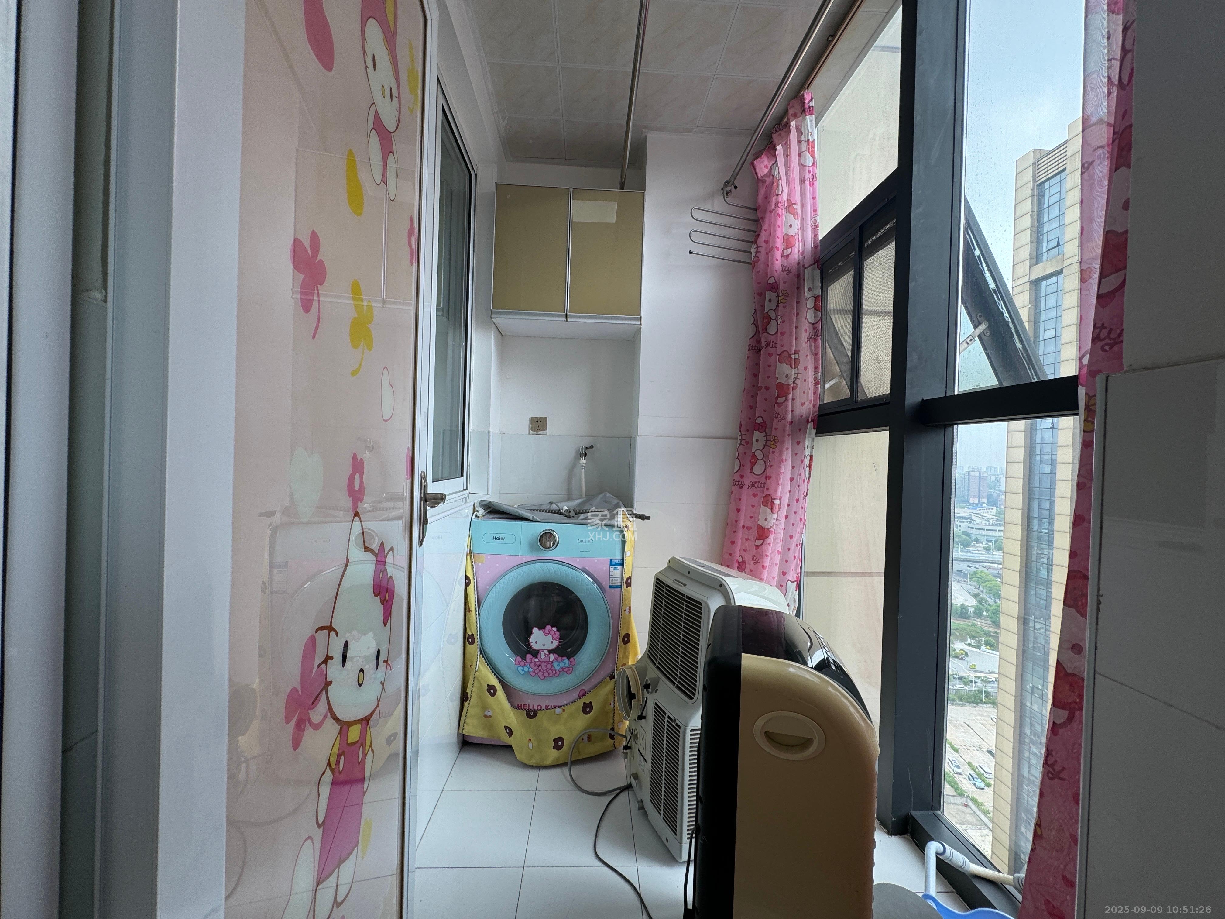 万坤图财富广场  1室1厅1卫    2100.0元/月室内图