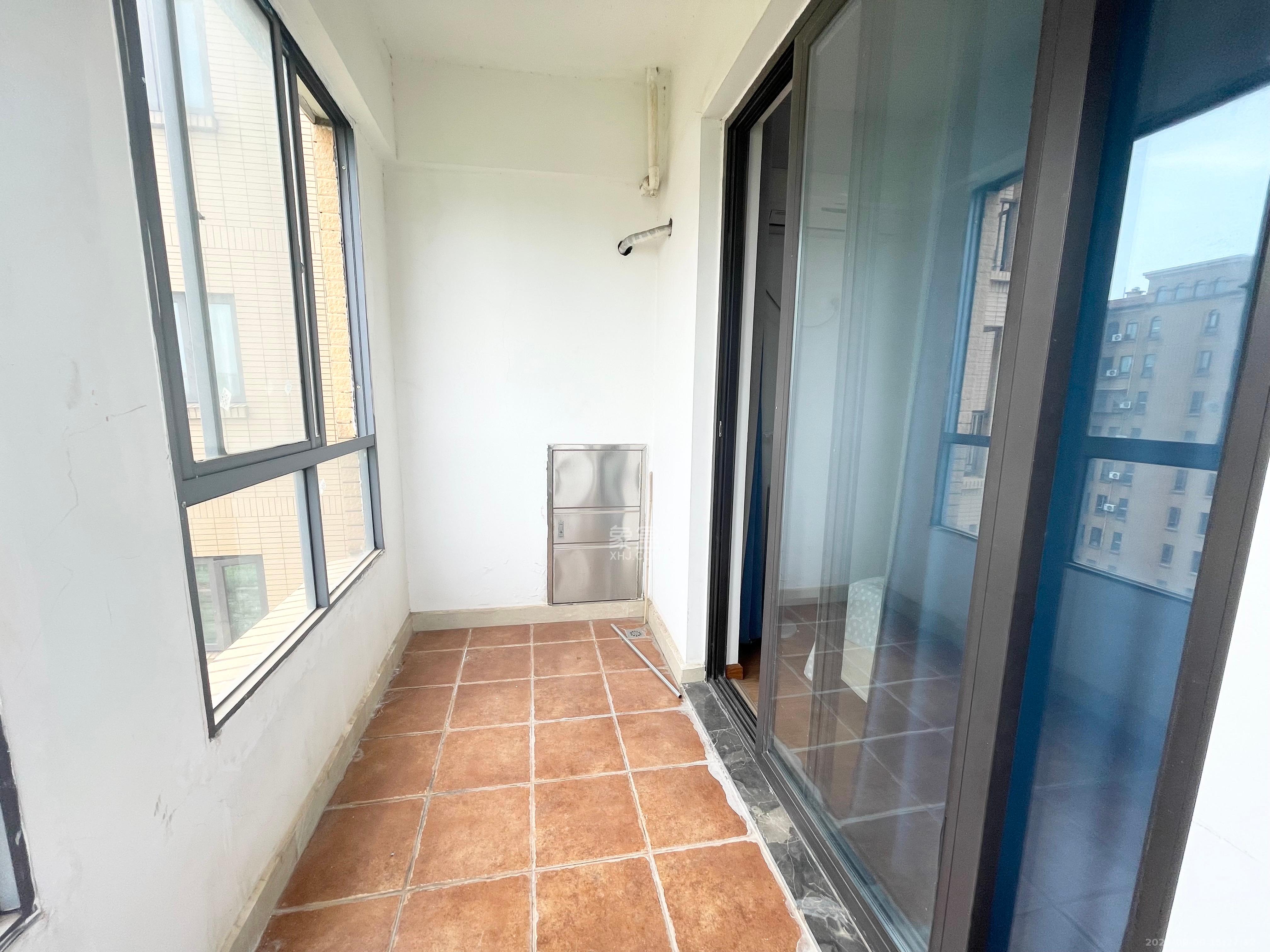 中信凯旋蓝岸（中信新城三期）  3室1厅1卫    2100.0元/月室内图