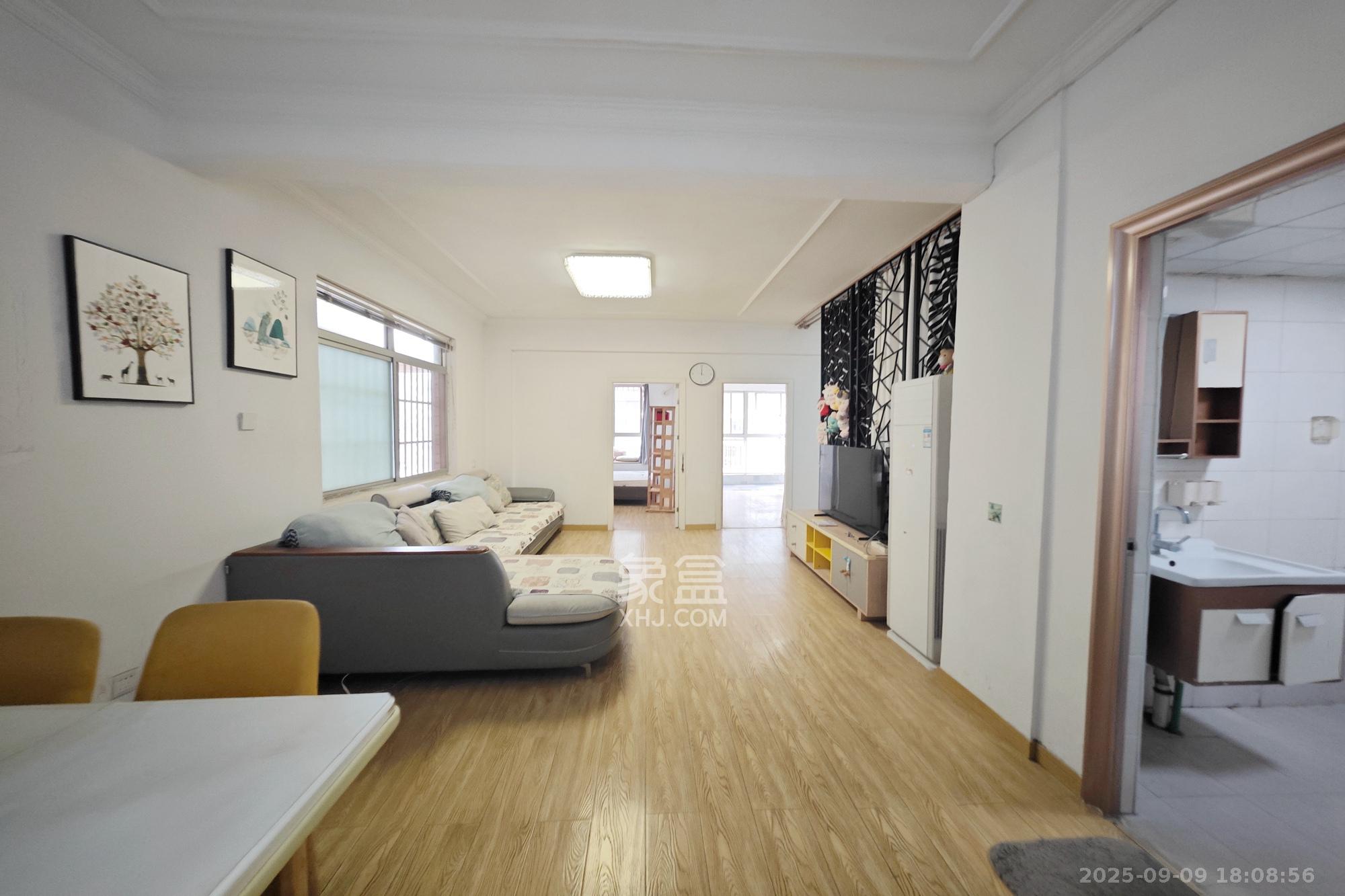 东方新世界  3室1厅1卫    78.0万客厅