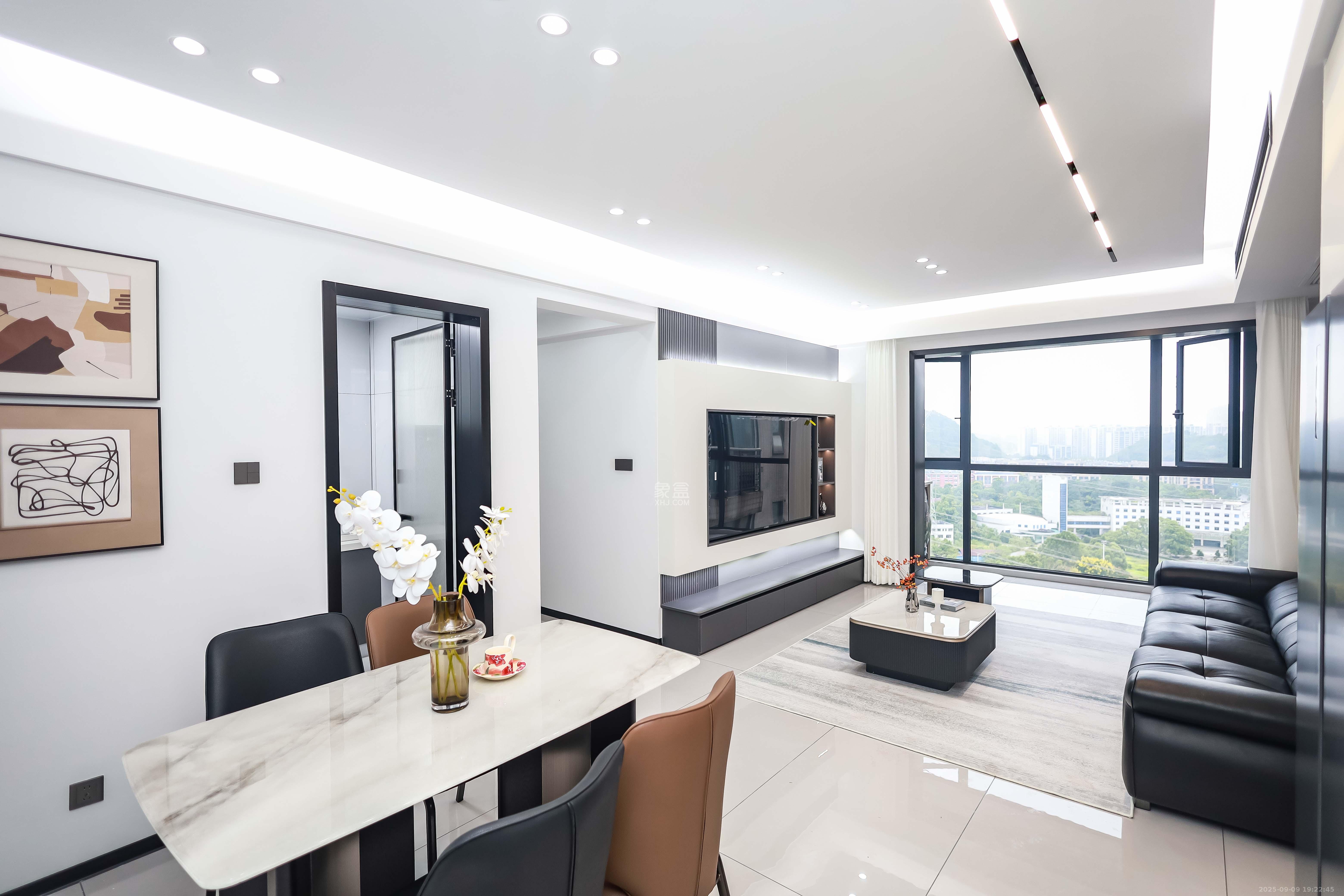 莱茵城 3室2厅2卫 89.8万 莱茵城 3室2厅2卫 89.8万客厅