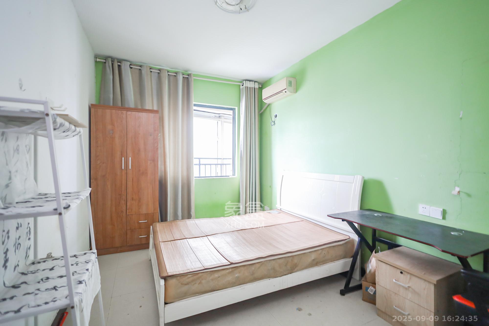 奥克斯广场  3室2厅1卫    110.0万 奥克斯广场  3室2厅1卫    110.0万卧室