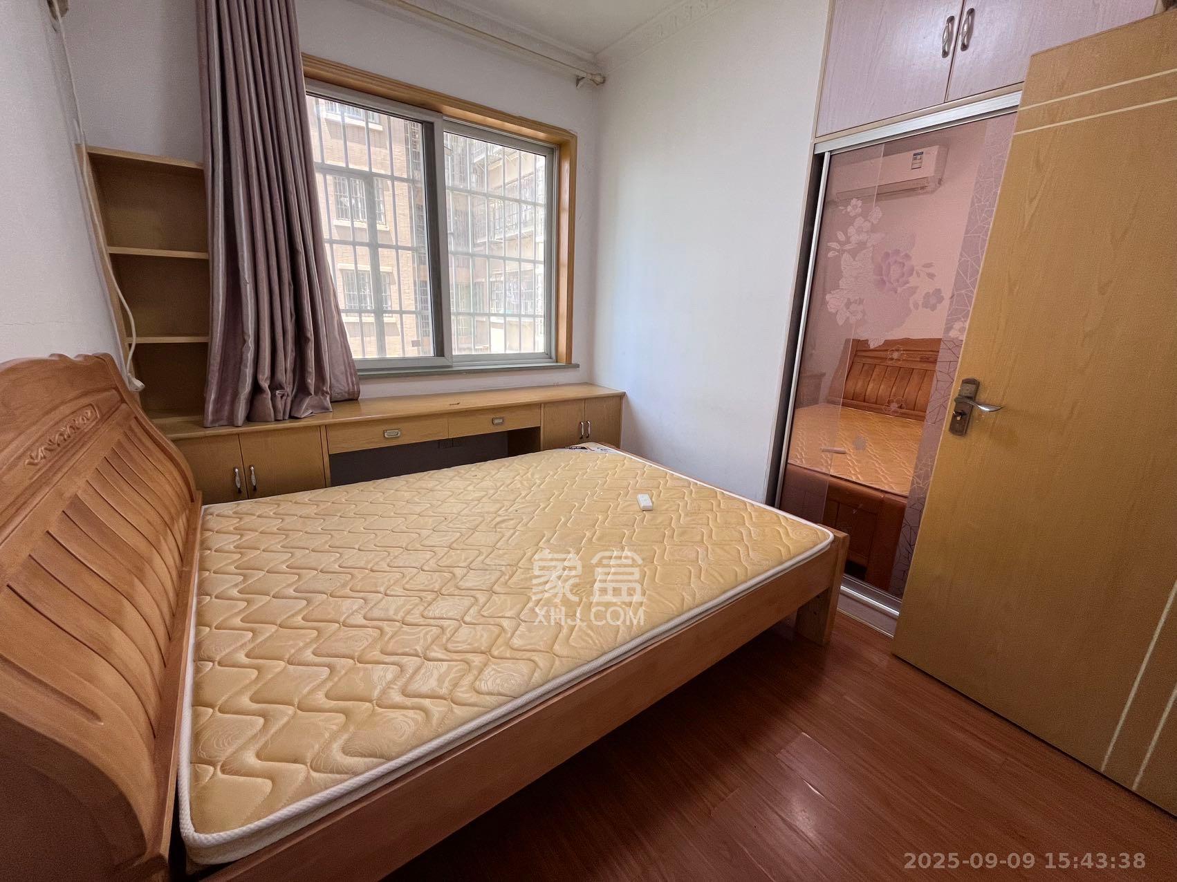 和润园一、二期 3室2厅1卫 1900.0元/月 和润园一、二期 3室2厅1卫 1900.0元/月室内图