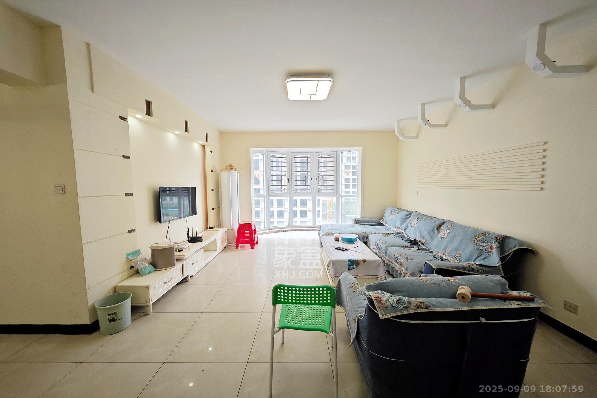 佳润新城（佳润新都）  3室2厅2卫    118.0万客厅