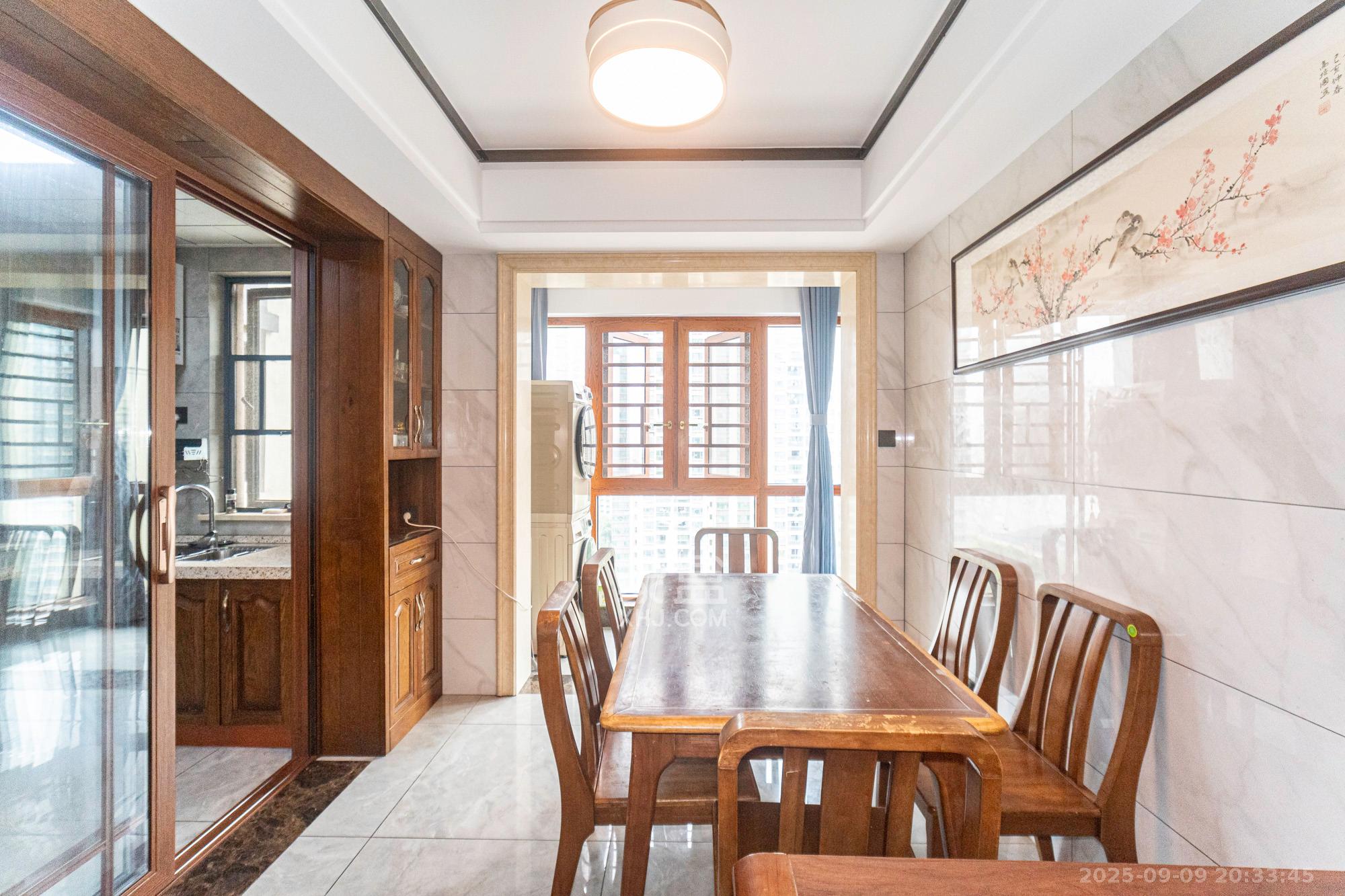 中建悦和城  4室2厅2卫    126.8万 中建悦和城  4室2厅2卫    126.8万客厅