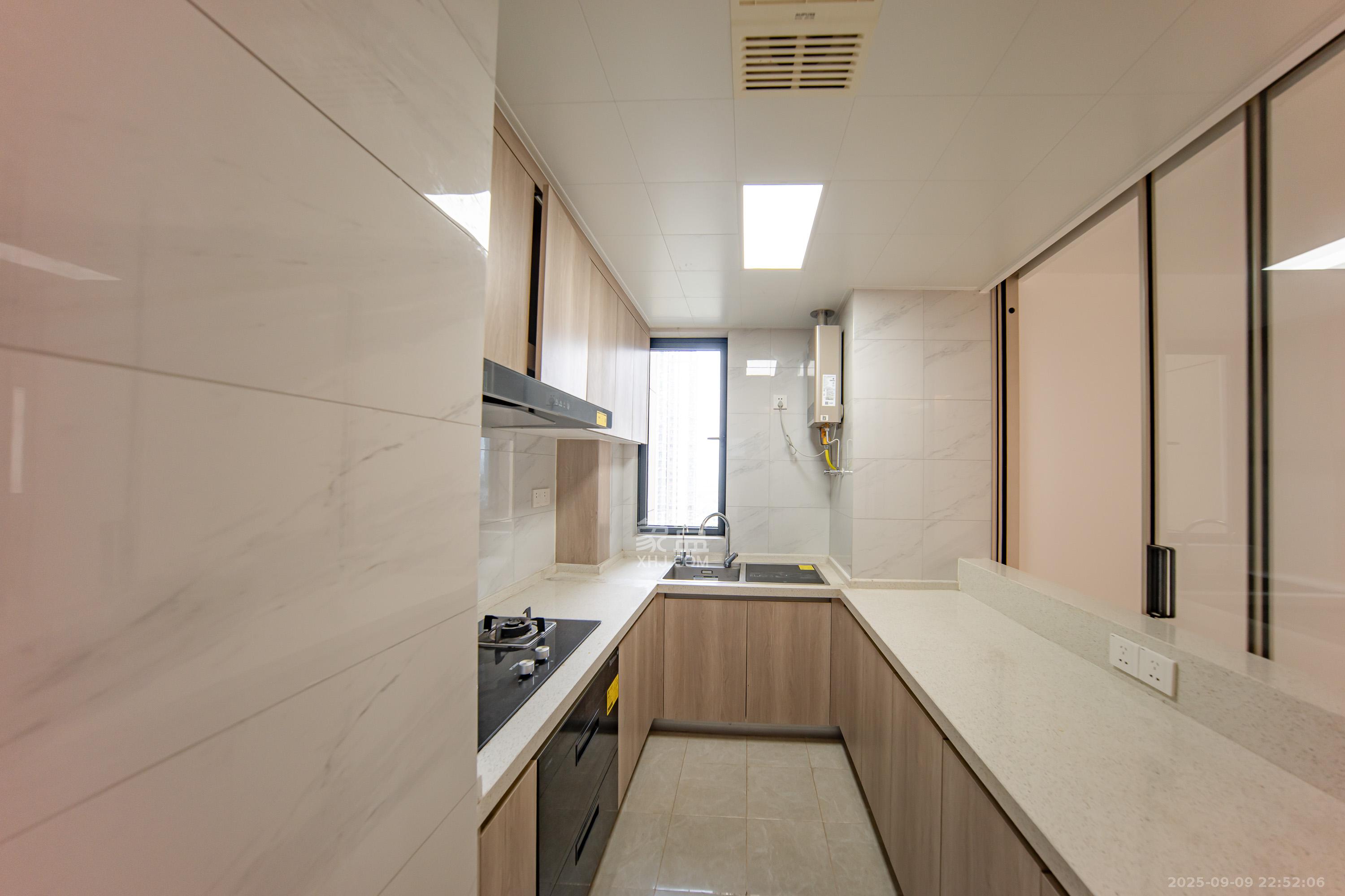 建投象山国际  3室2厅2卫    129.0万 建投象山国际  3室2厅2卫    129.0万厨房