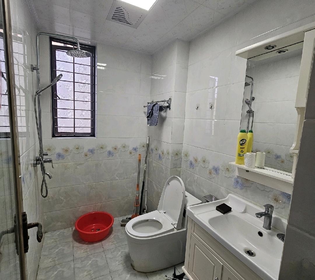 翡翠水城(住宅)  2室2厅1卫    2200.0元/月 翡翠水城(住宅)  2室2厅1卫    2200.0元/月室内图