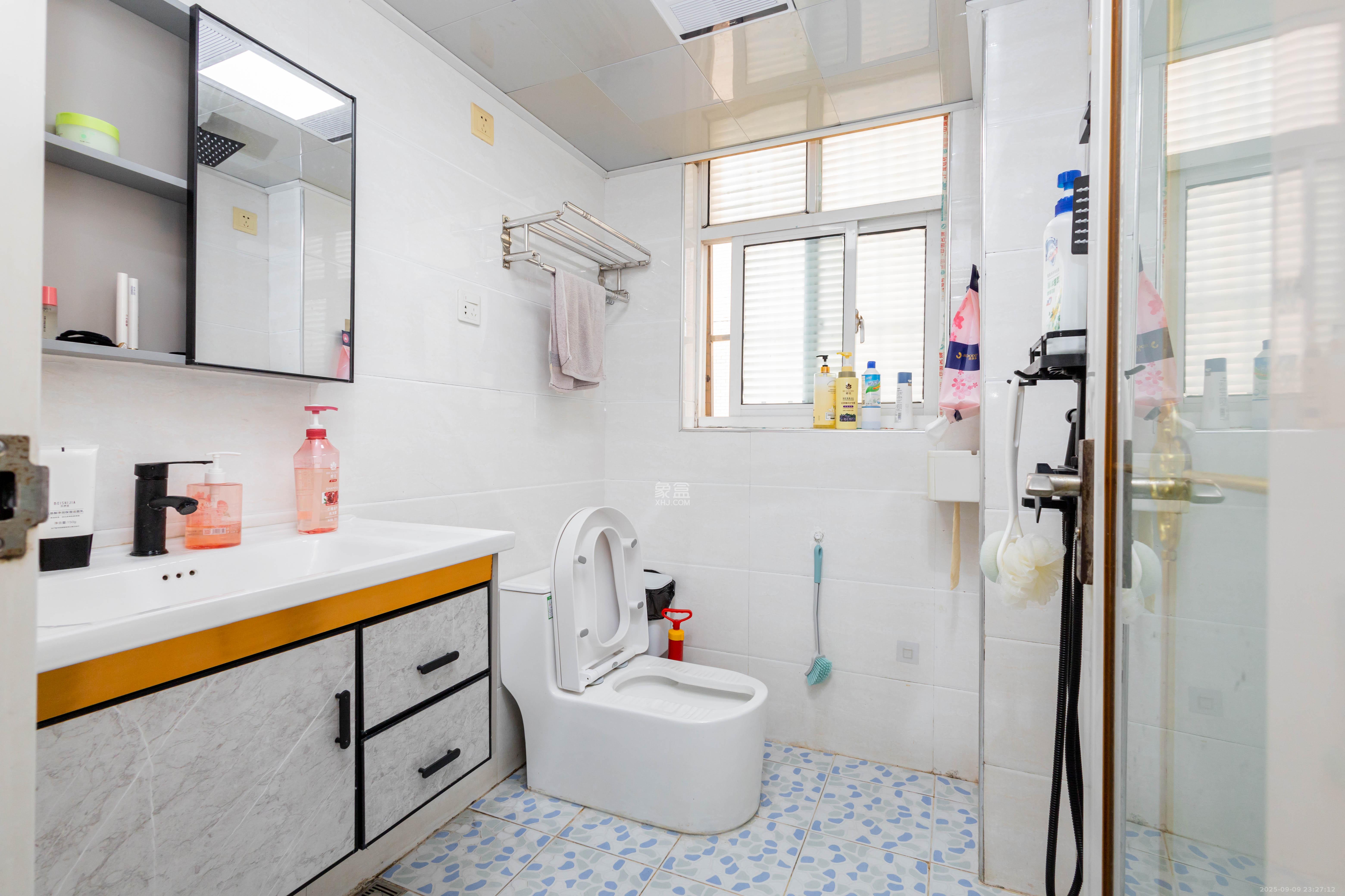 丁家高层公寓(领尚公寓)  3室2厅1卫    38.0万 丁家高层公寓(领尚公寓)  3室2厅1卫    38.0万卫生间