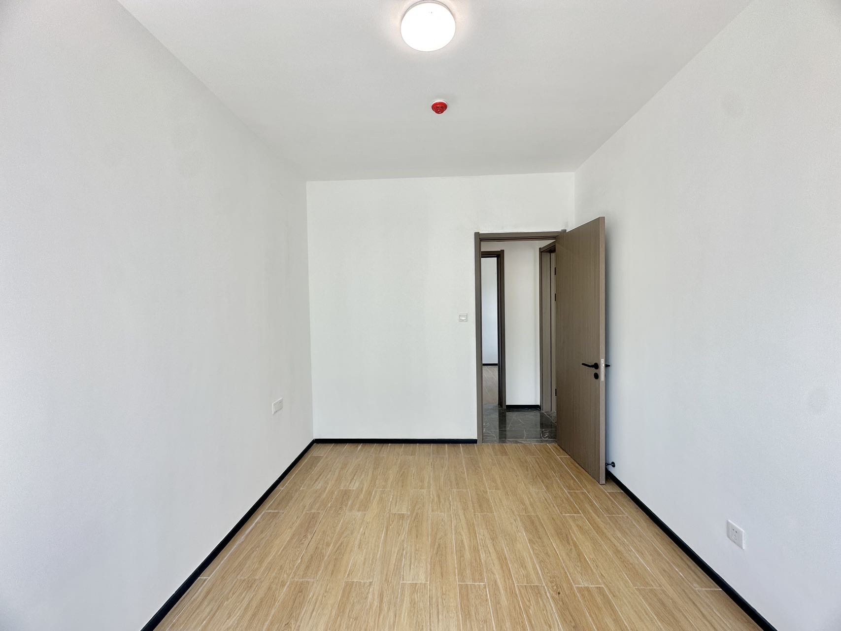 中海汇德里  3室2厅2卫    4500.0元/月 中海汇德里  3室2厅2卫    4500.0元/月室内图