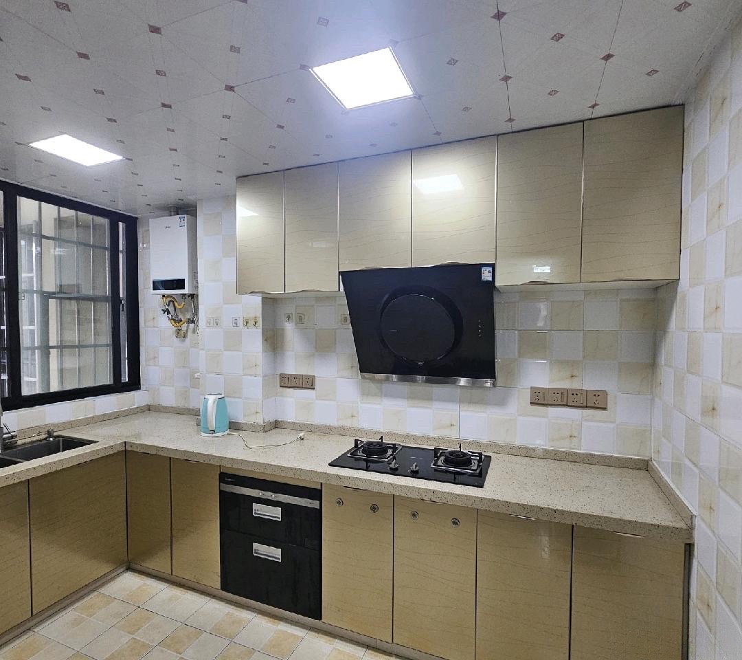 翡翠水城(住宅)  2室2厅1卫    2200.0元/月 翡翠水城(住宅)  2室2厅1卫    2200.0元/月室内图