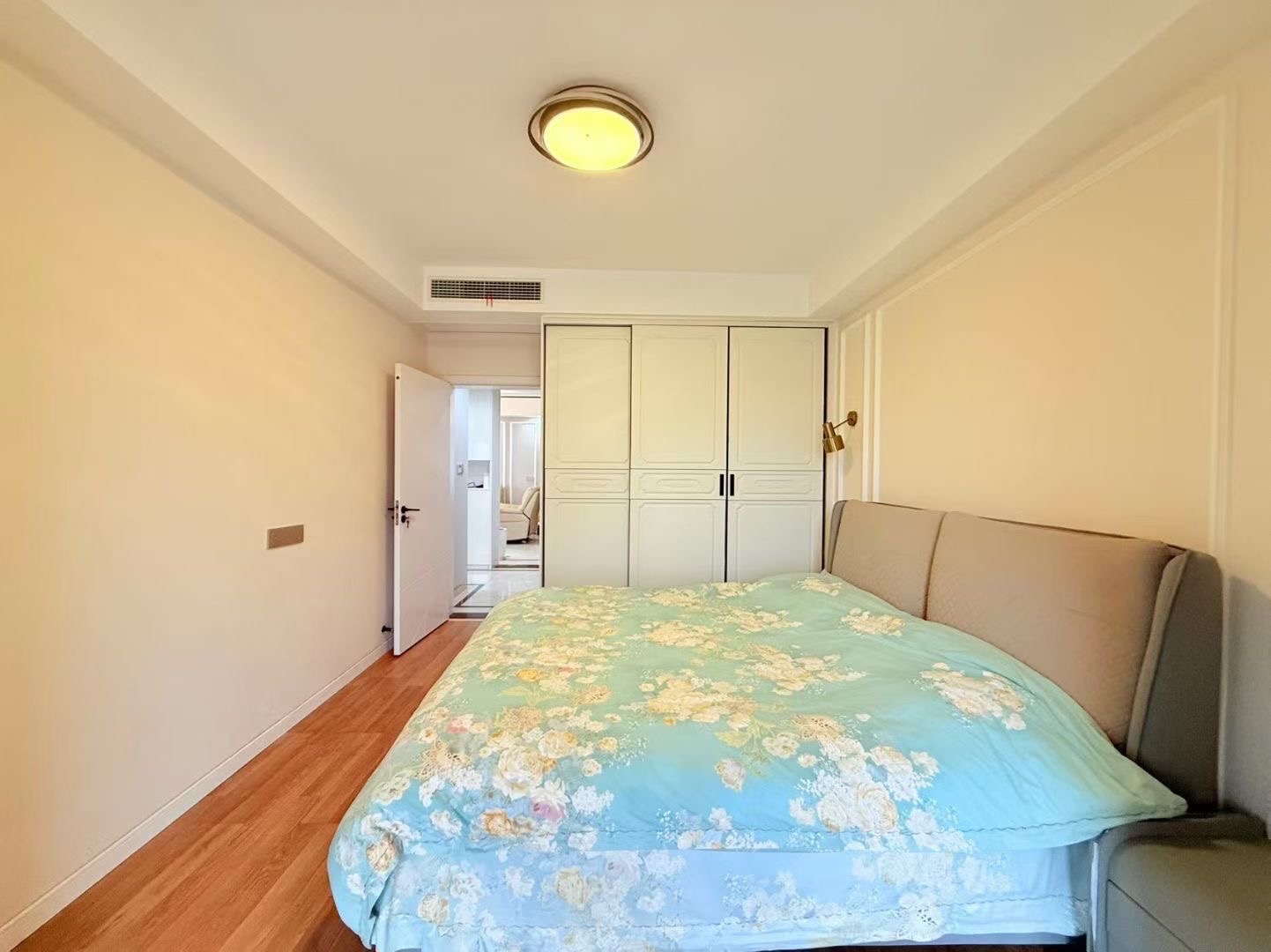 江与城 4室2厅2卫 2500.0元/月 江与城 4室2厅2卫 2500.0元/月室内图