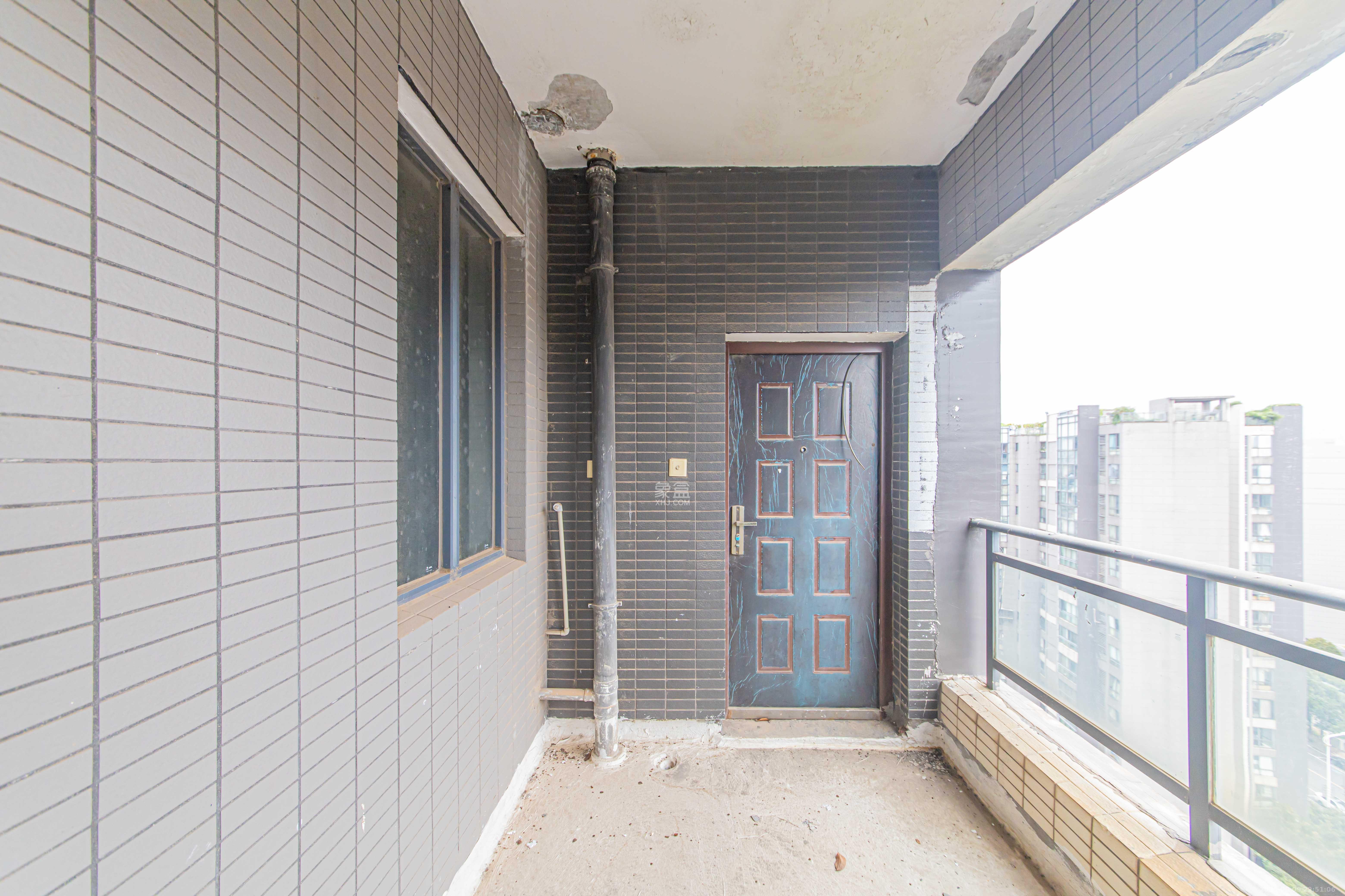 中信城市广场(中信新城一期) 6室2厅2卫 200.0万 中信城市广场(中信新城一期) 6室2厅2卫 200.0万阳台