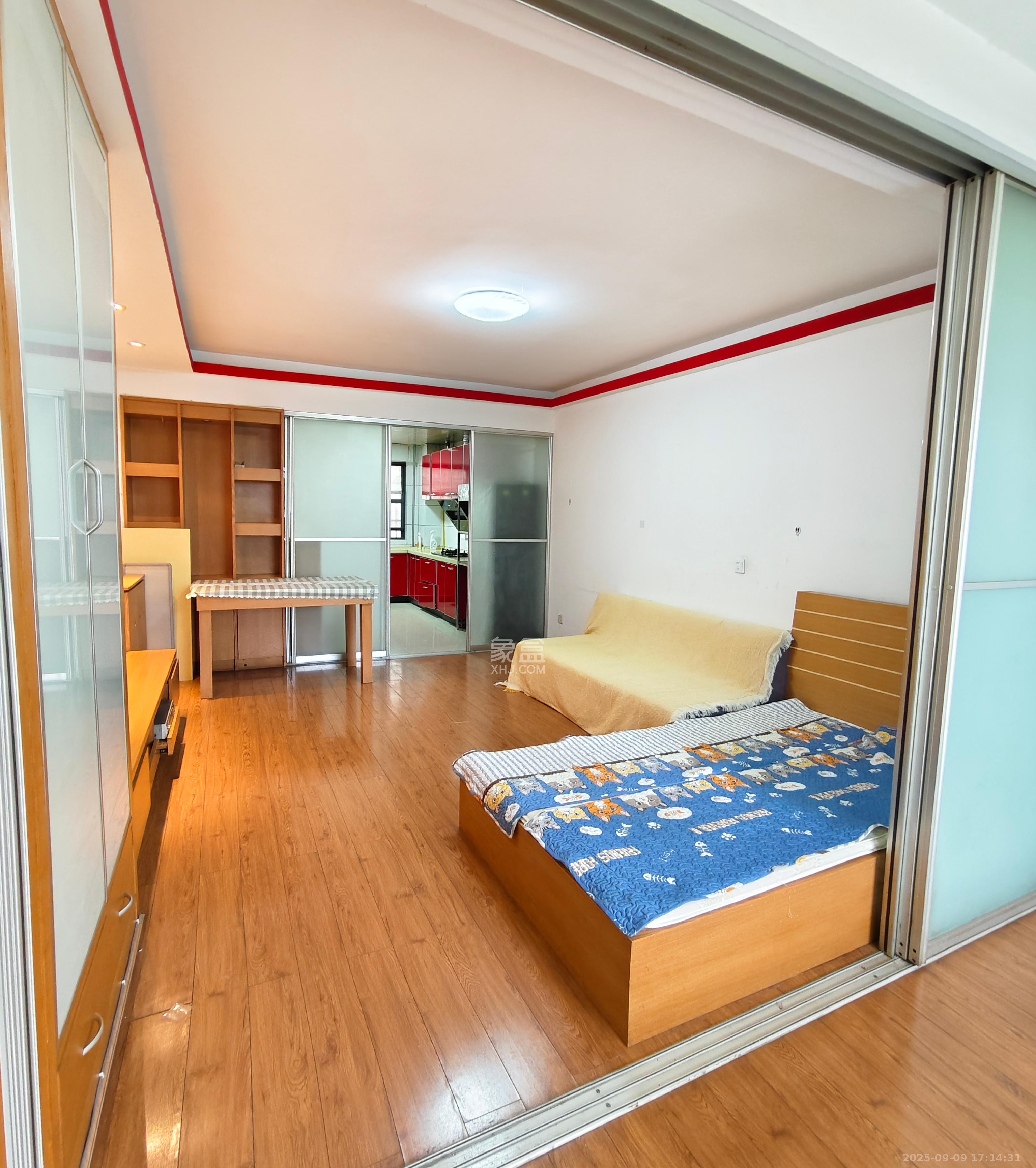 阳光100二期  1室1厅1卫    1600.0元/月室内图