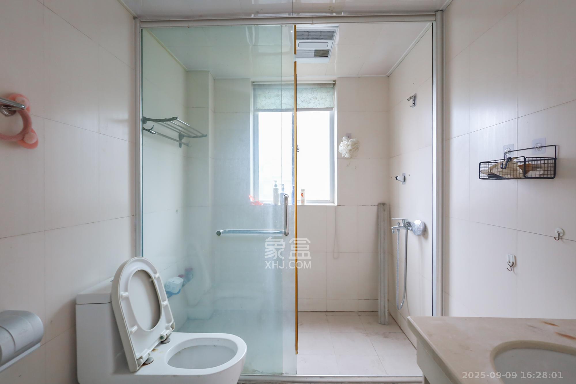 香海西岸  3室2厅2卫    130.0万 香海西岸  3室2厅2卫    130.0万卫生间