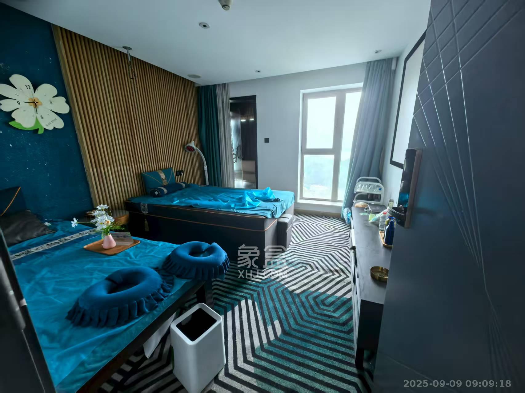 潮宗御苑 5室2厅2卫 7000.0元/月 潮宗御苑 5室2厅2卫 7000.0元/月室内图