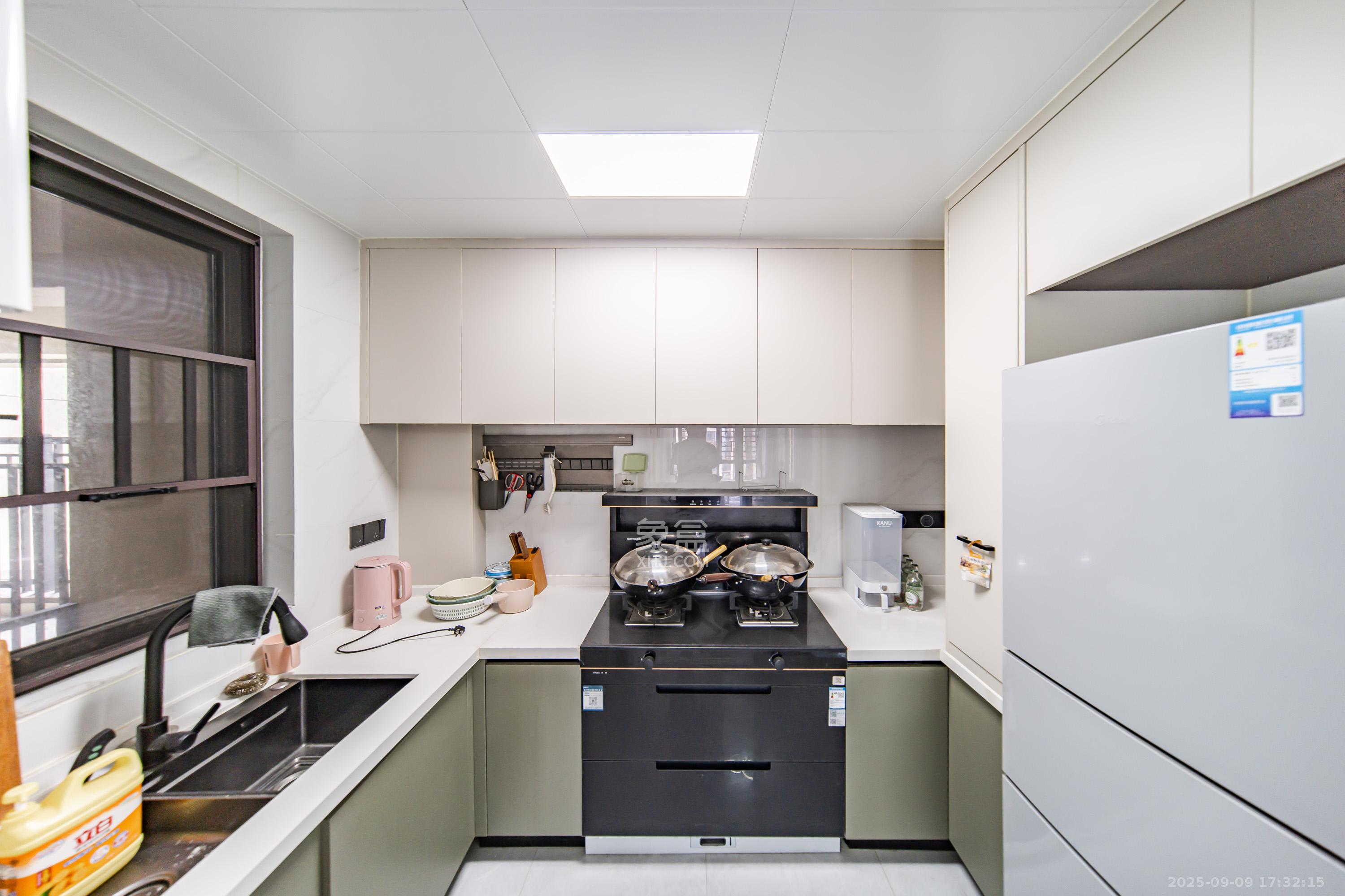 蓝光雍锦半岛 2室1厅1卫 128.0万 蓝光雍锦半岛 2室1厅1卫 128.0万厨房