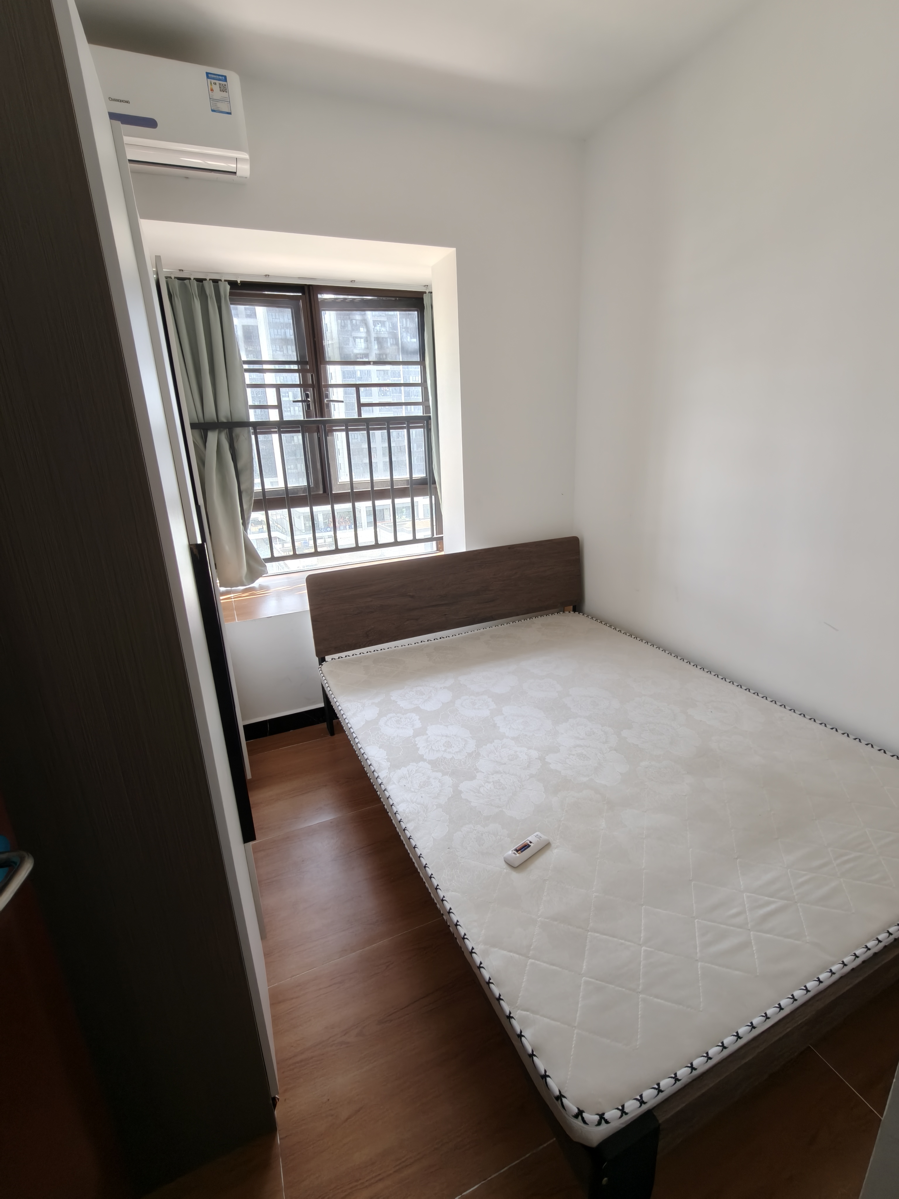 坡博家园三区  4室2厅2卫   3200.00元/月室内图
