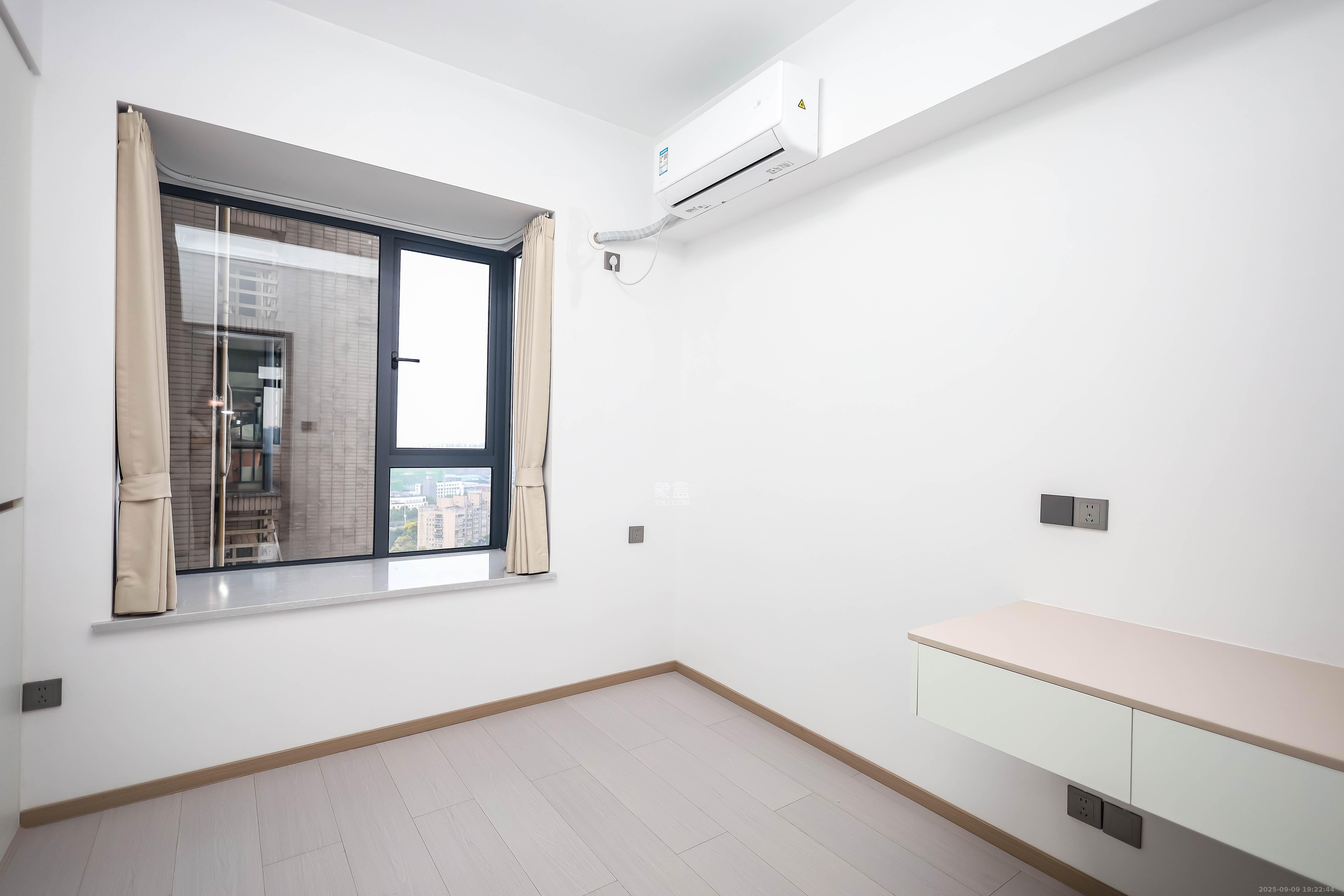 莱茵城 3室2厅2卫 89.8万 莱茵城 3室2厅2卫 89.8万卧室