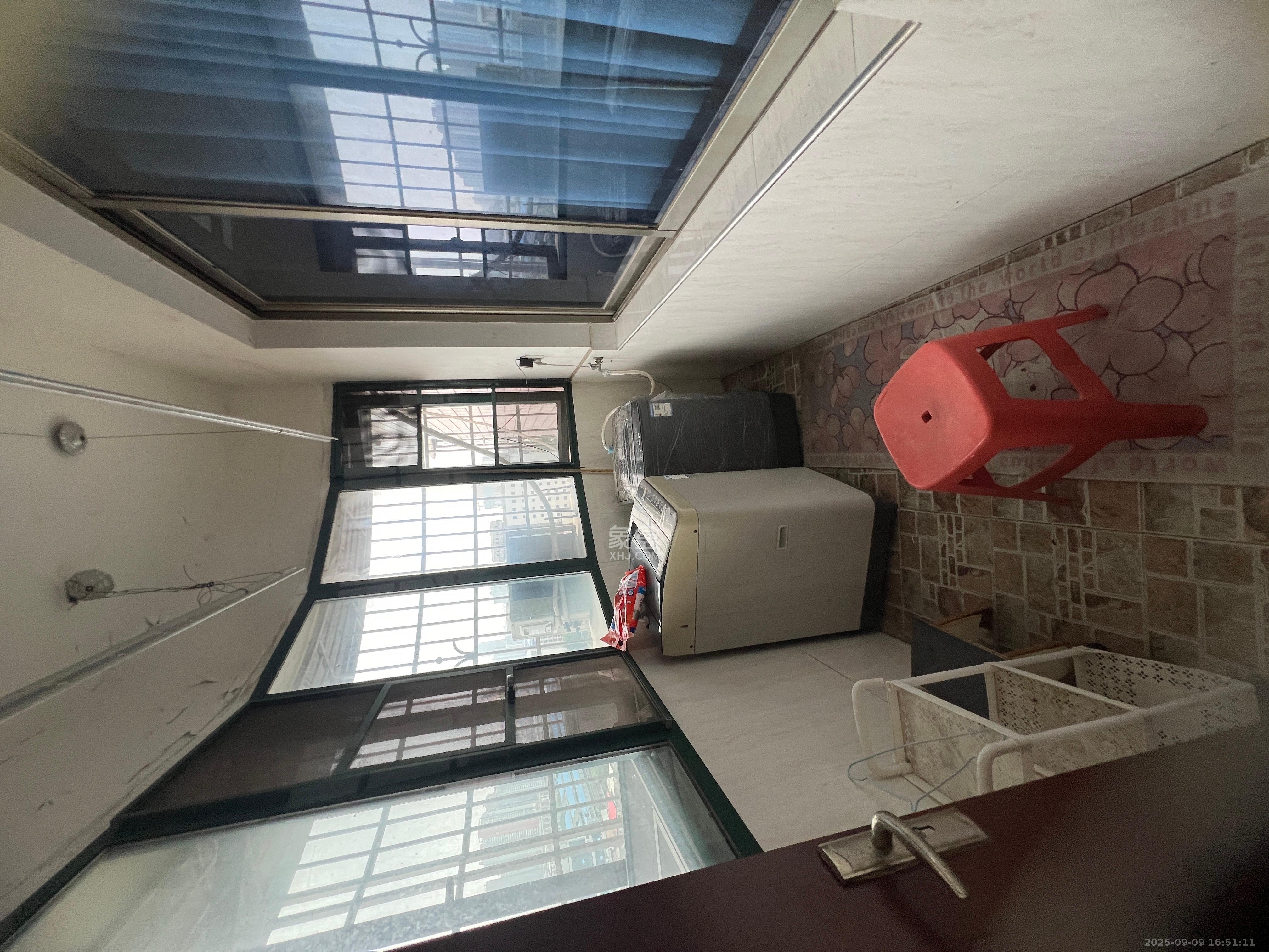 南明苑西区 4室2厅1卫 2700.0元/月 南明苑西区 4室2厅1卫 2700.0元/月室内图