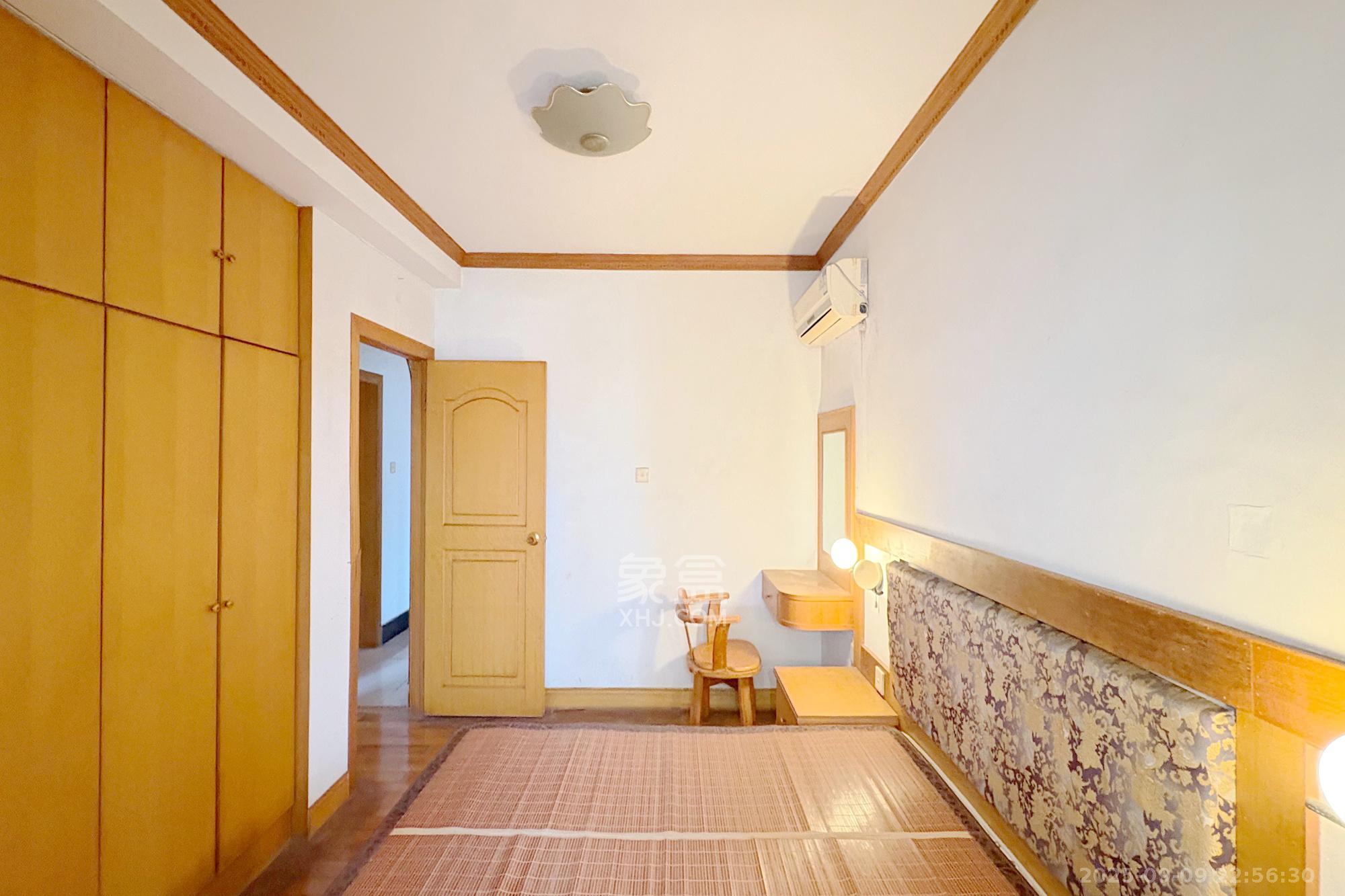 长铁高层  2室2厅1卫    68.0万 长铁高层  2室2厅1卫    68.0万卧室