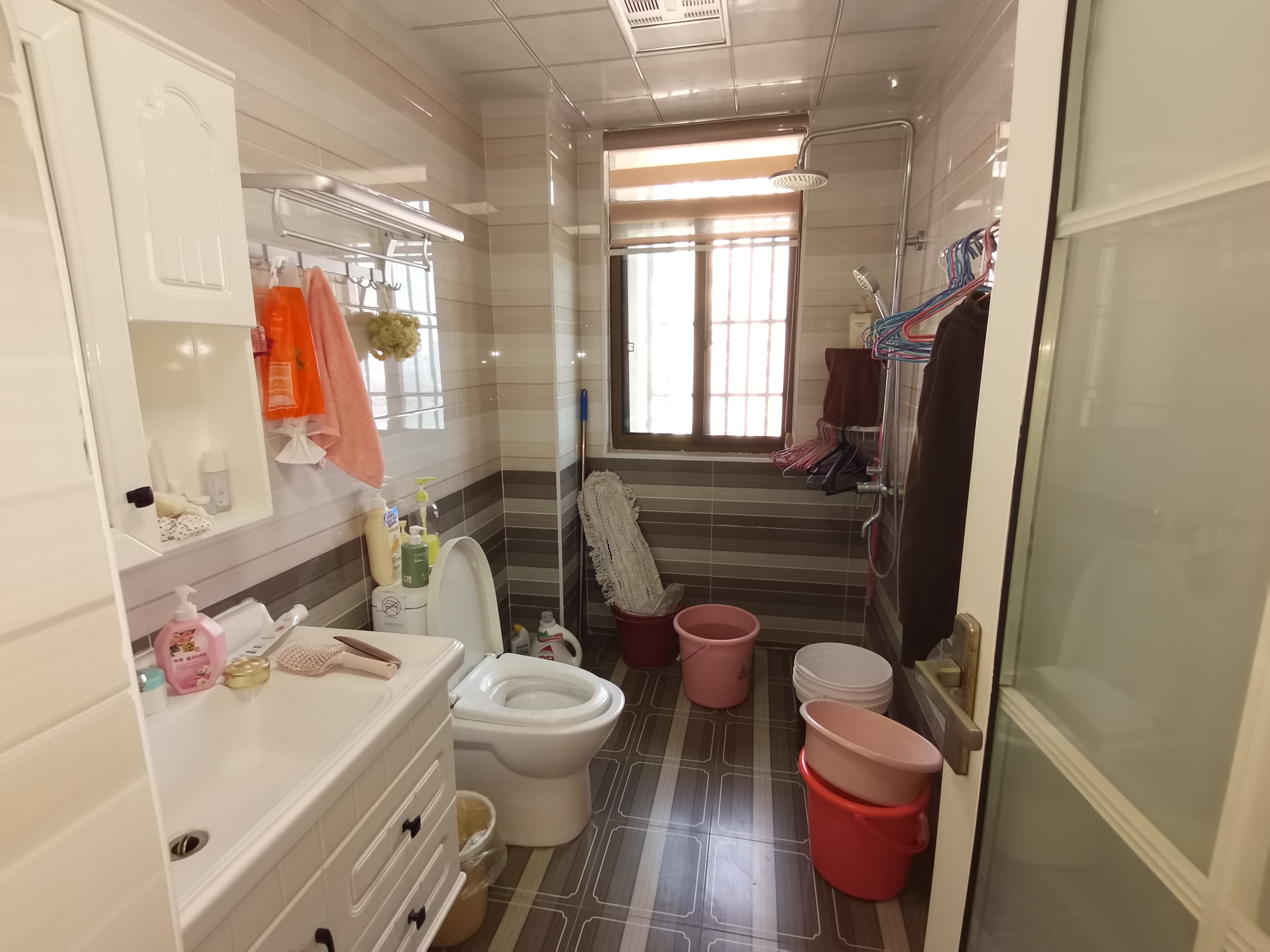 滨江花园  3室2厅2卫    85.0万 滨江花园  3室2厅2卫    85.0万室内图