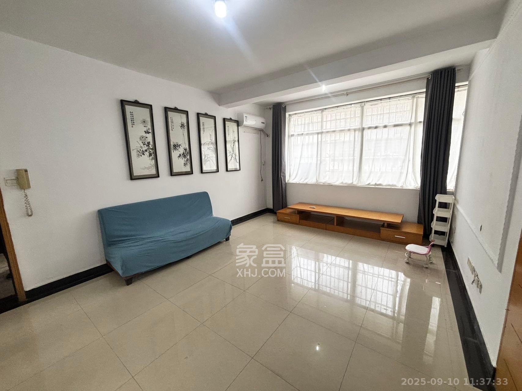 泉水塘小区  3室2厅1卫    1900.0元/月 泉水塘小区  3室2厅1卫    1900.0元/月室内图