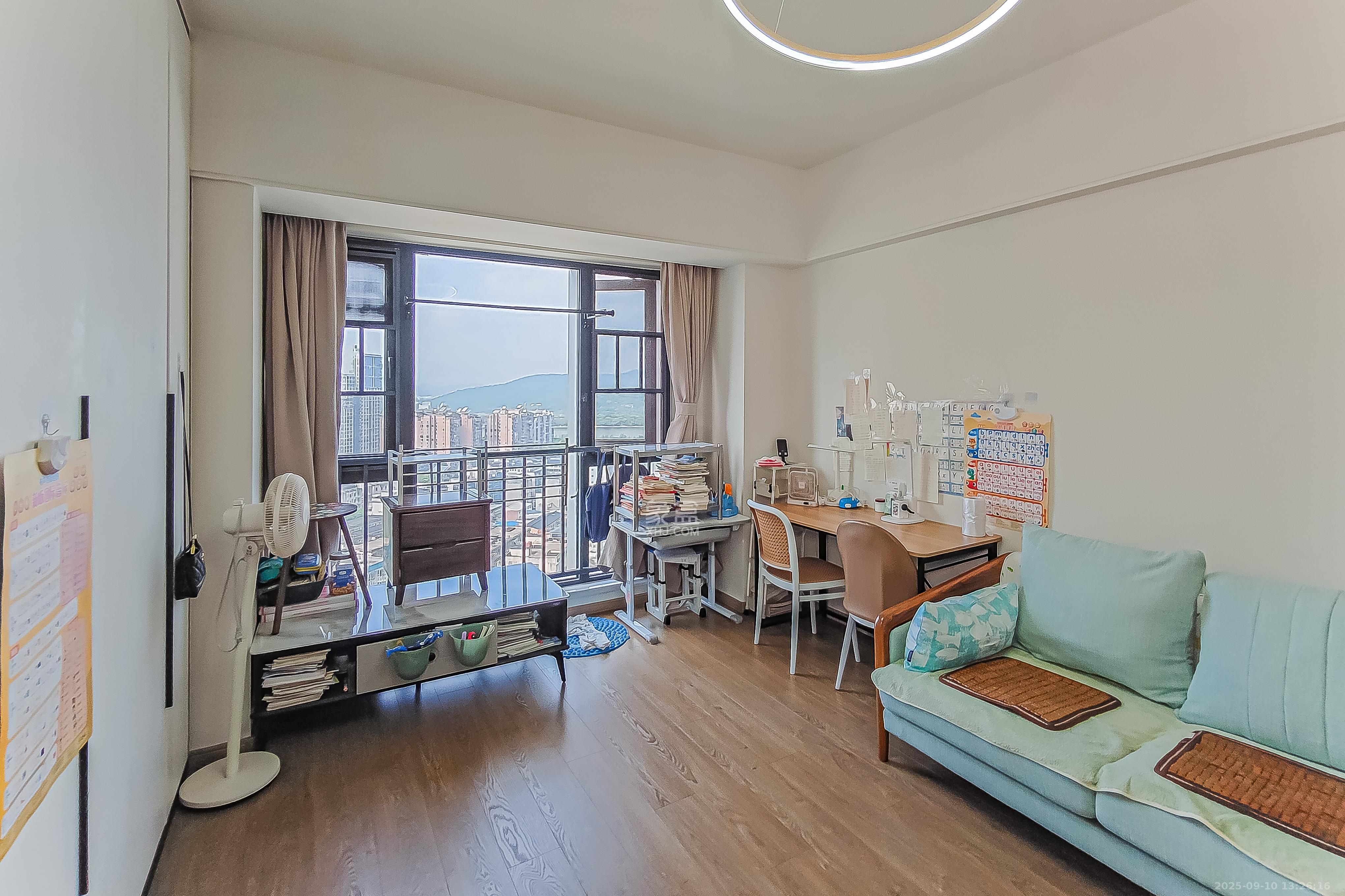 长沙檀府 1室0厅0卫 40.0万 长沙檀府 1室0厅0卫 40.0万客厅