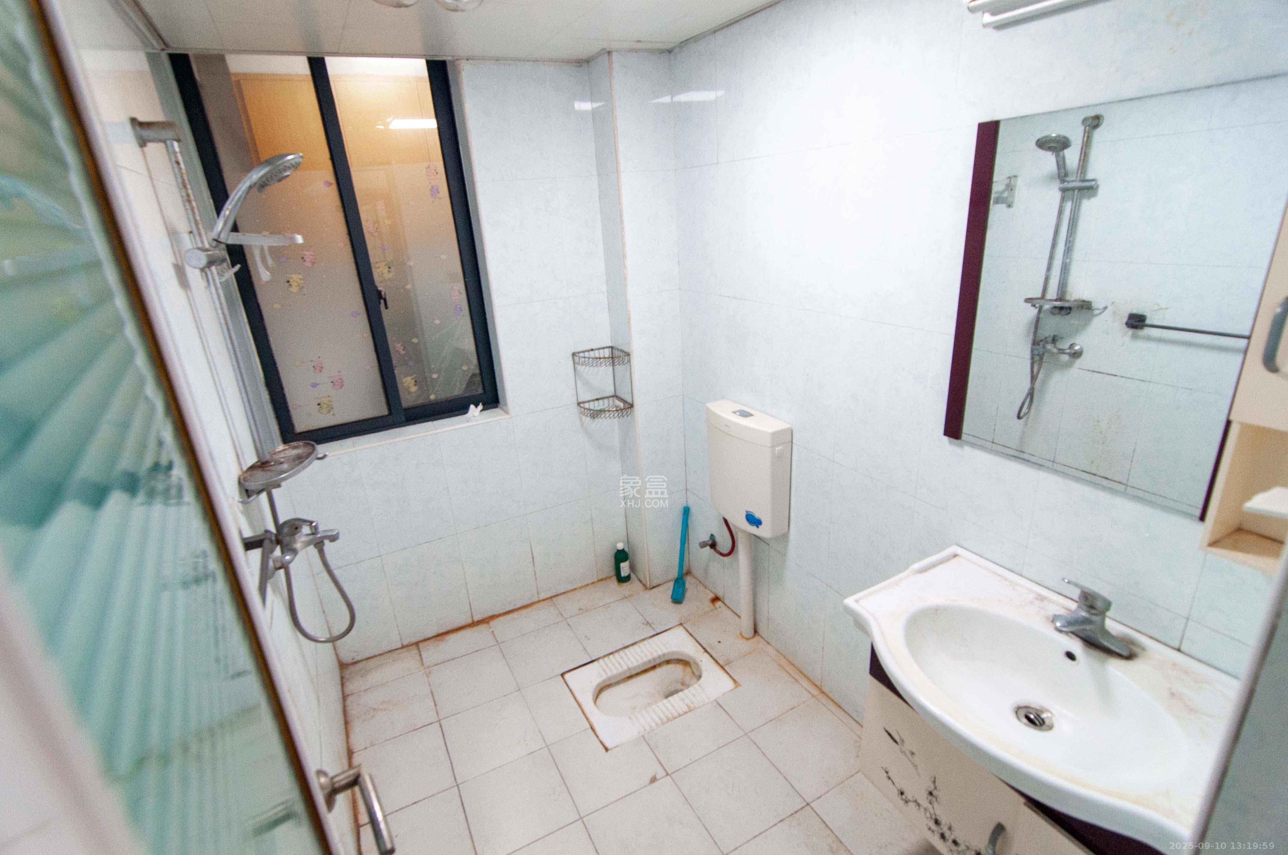 海林馨香雅苑  2室2厅1卫    66.0万 海林馨香雅苑  2室2厅1卫    66.0万卫生间