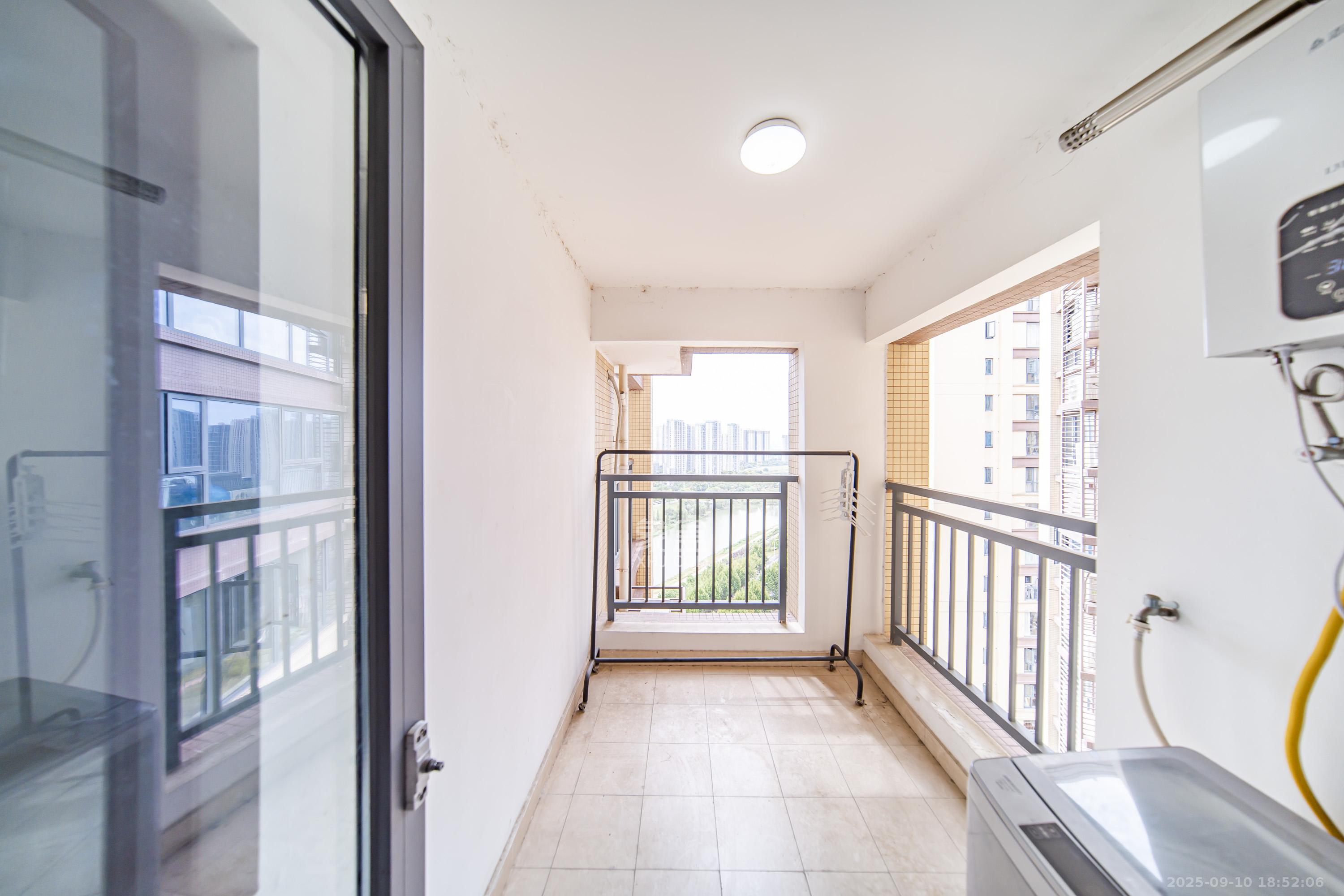 兰亭湾畔  3室2厅2卫    138.0万阳台