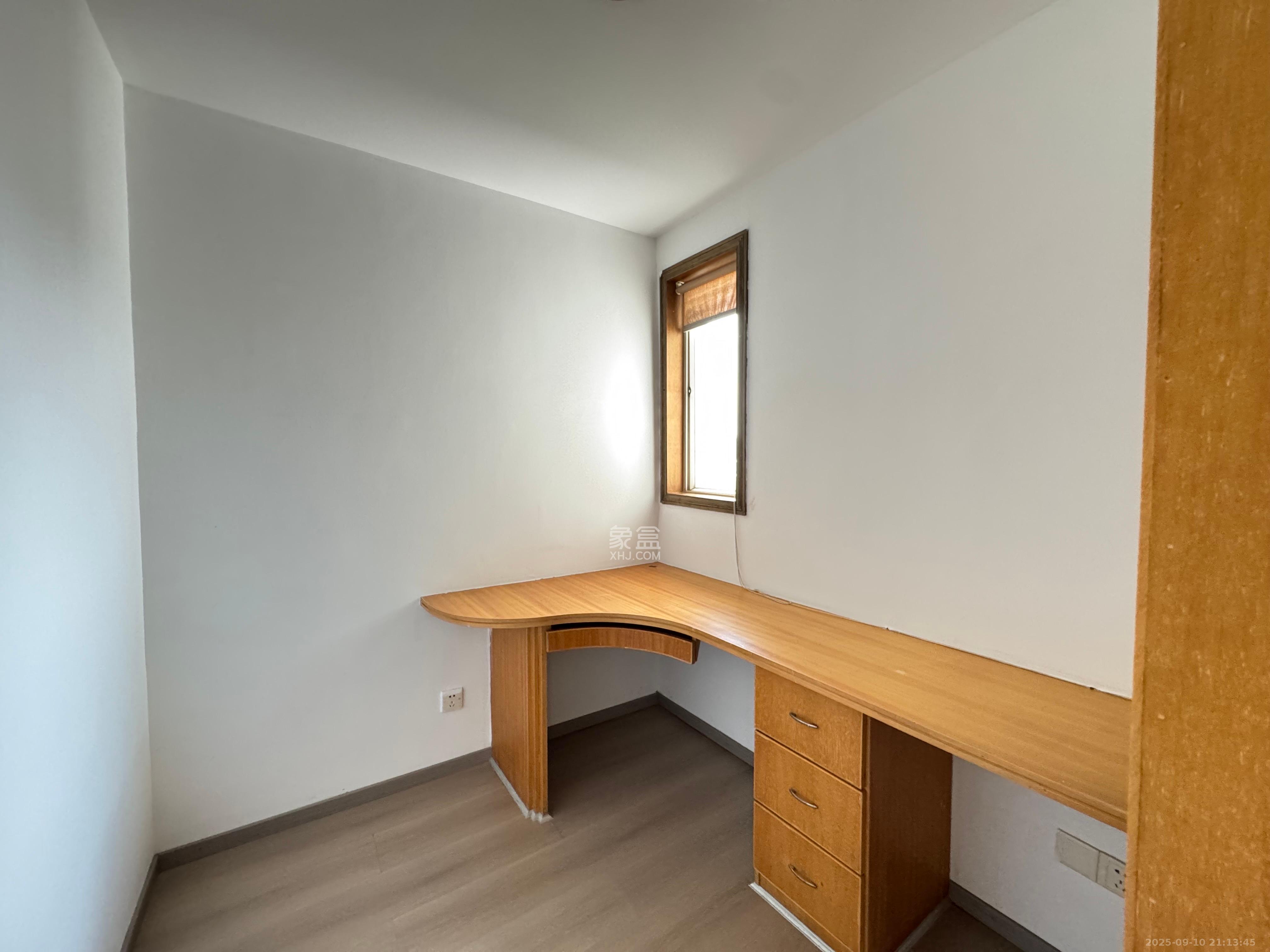 山水人家一二期 3室2厅2卫 1400.0元/月 山水人家一二期 3室2厅2卫 1400.0元/月室内图