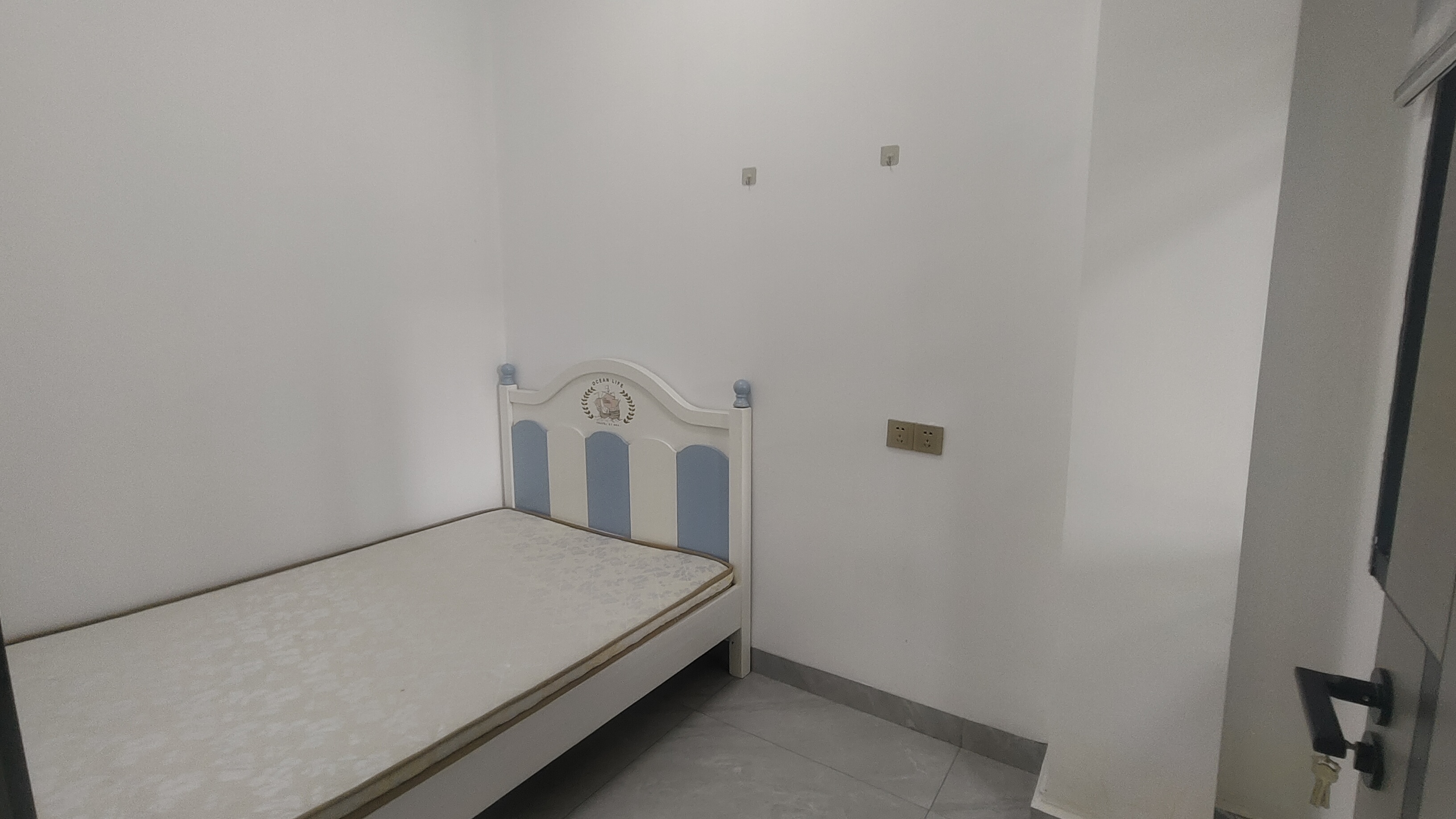 赫山新天地  1室0厅0卫    1300.0元/月室内图