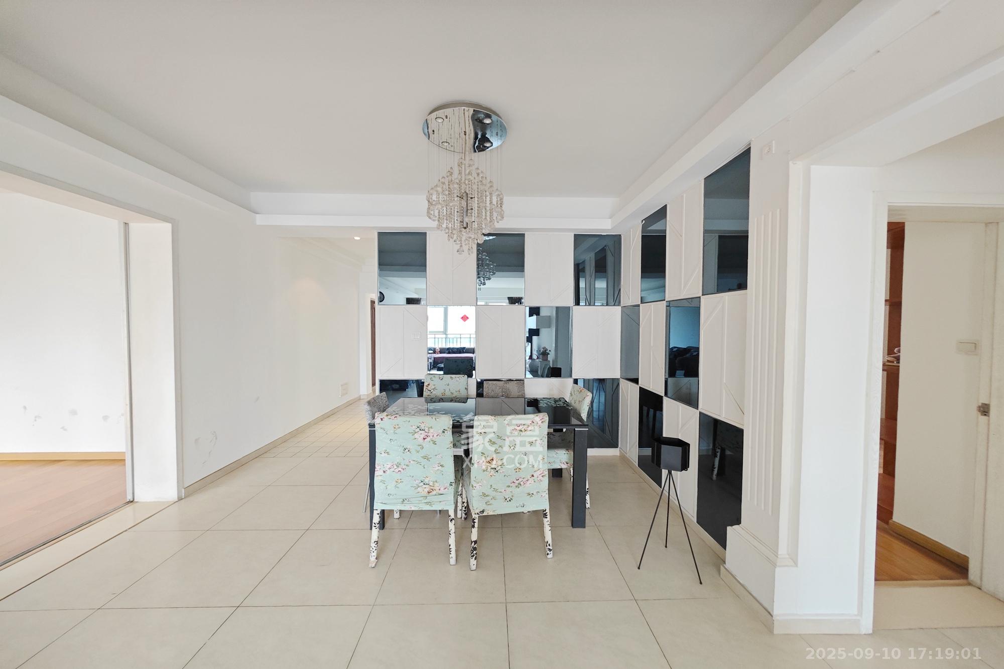 佳天瑞宁花园 3室2厅1卫 123.0万 佳天瑞宁花园 3室2厅1卫 123.0万客厅