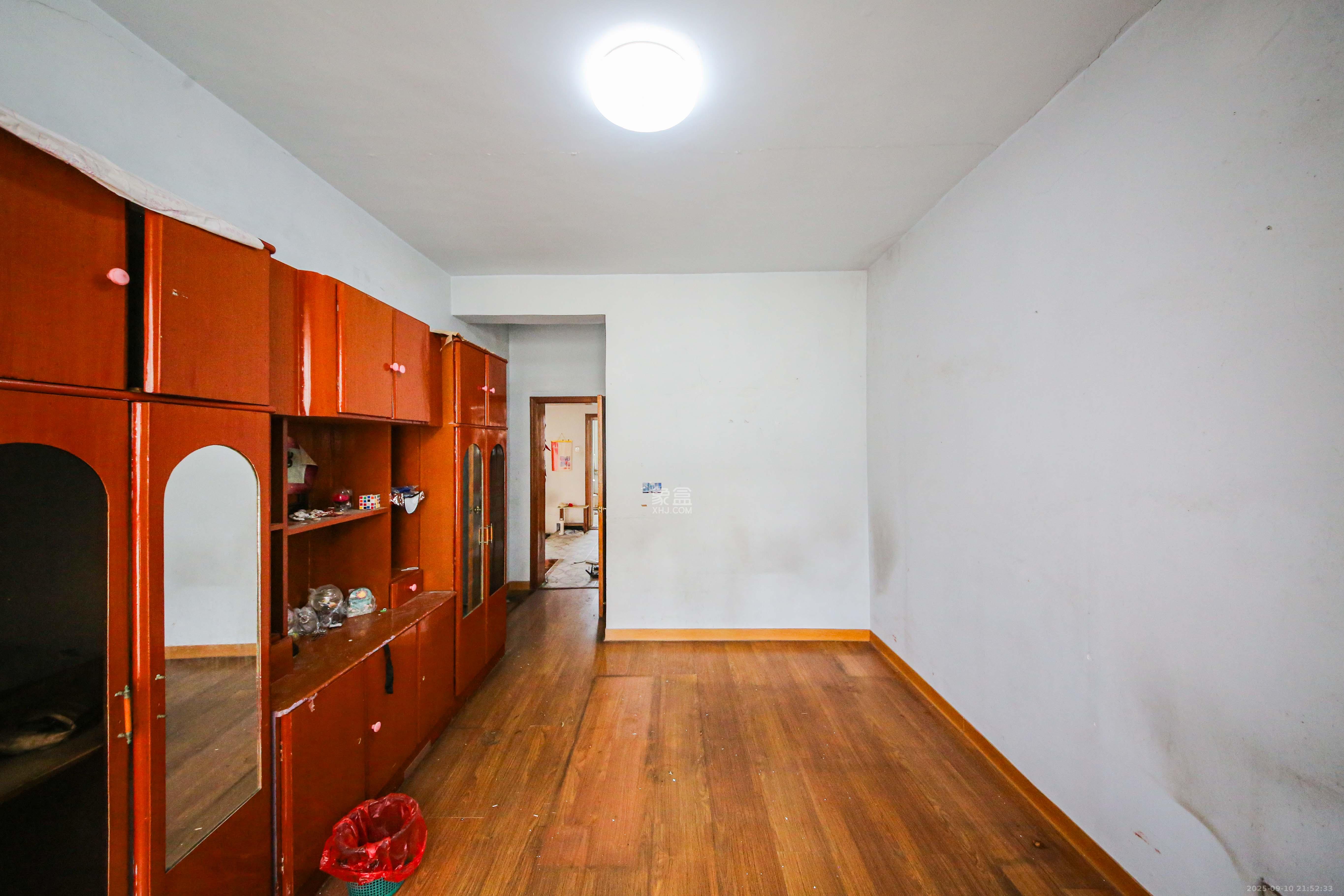 红星农博住宅小区（佳英农博小区）  3室2厅1卫    70.0万卧室