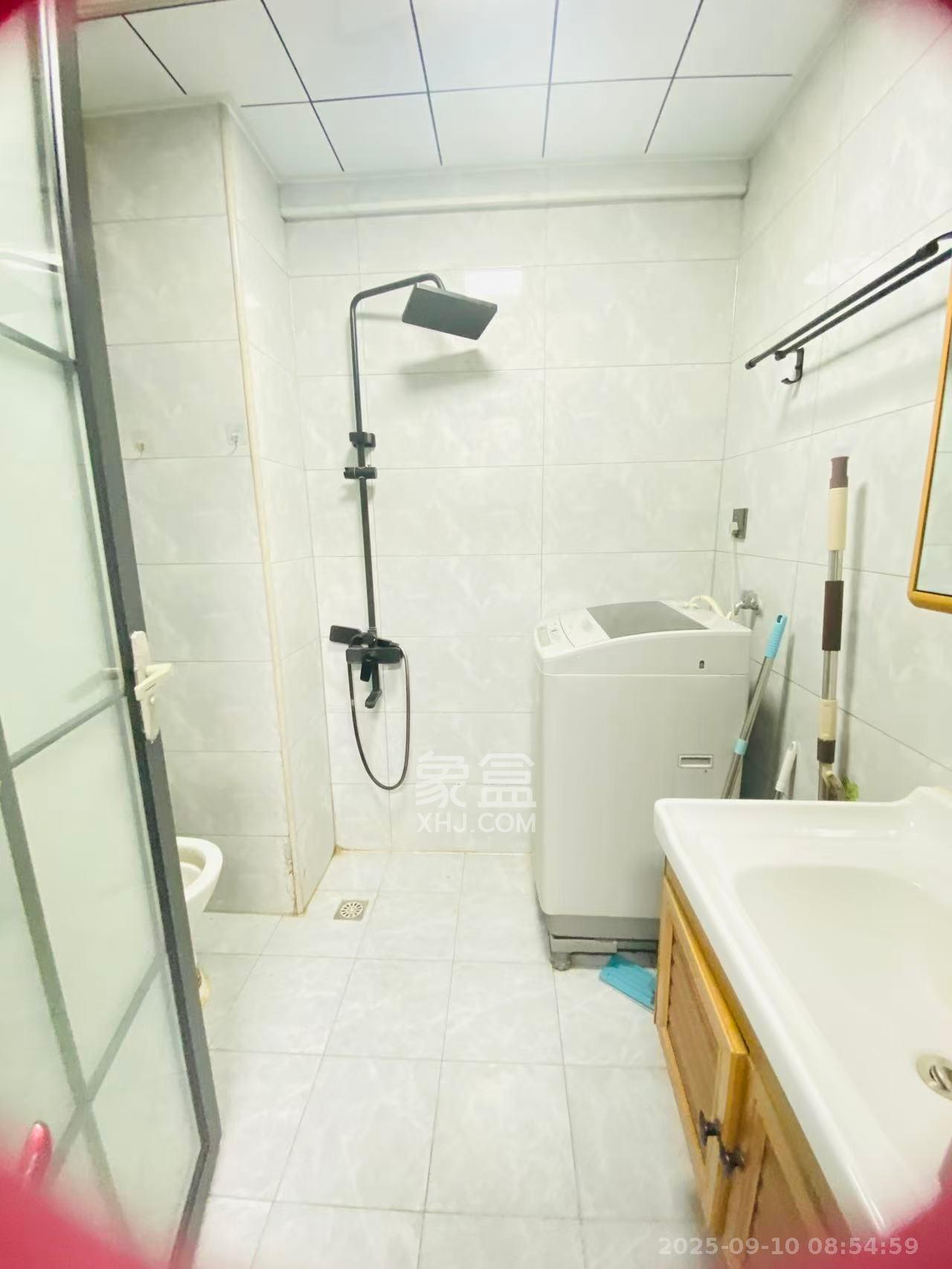 芙蓉万国城MOMA（卓越汇富苑）  2室1厅1卫    1800.0元/月室内图