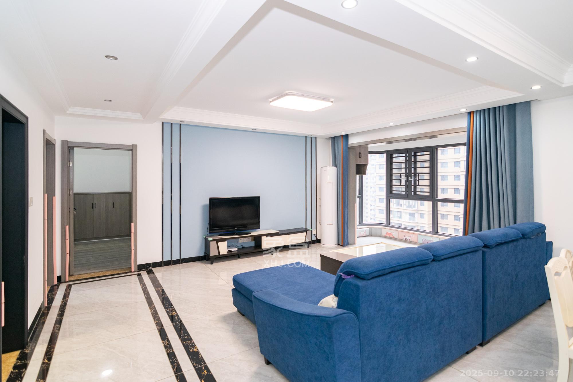 润和长郡（润和紫郡二三期）  4室2厅2卫    99.5万客厅