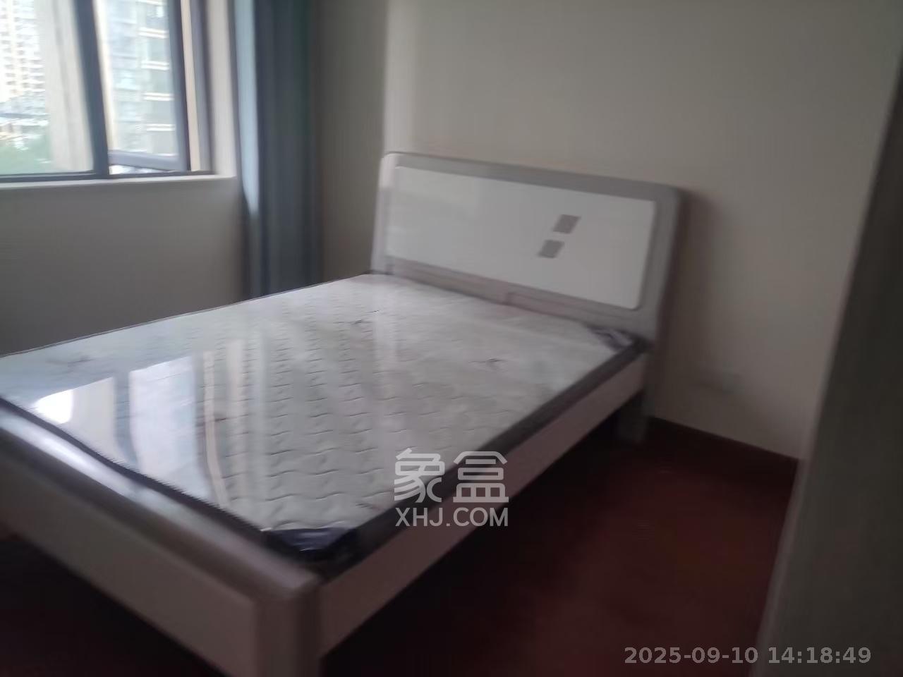 恒大翡翠华庭  3室2厅2卫    2000.0元/月室内图