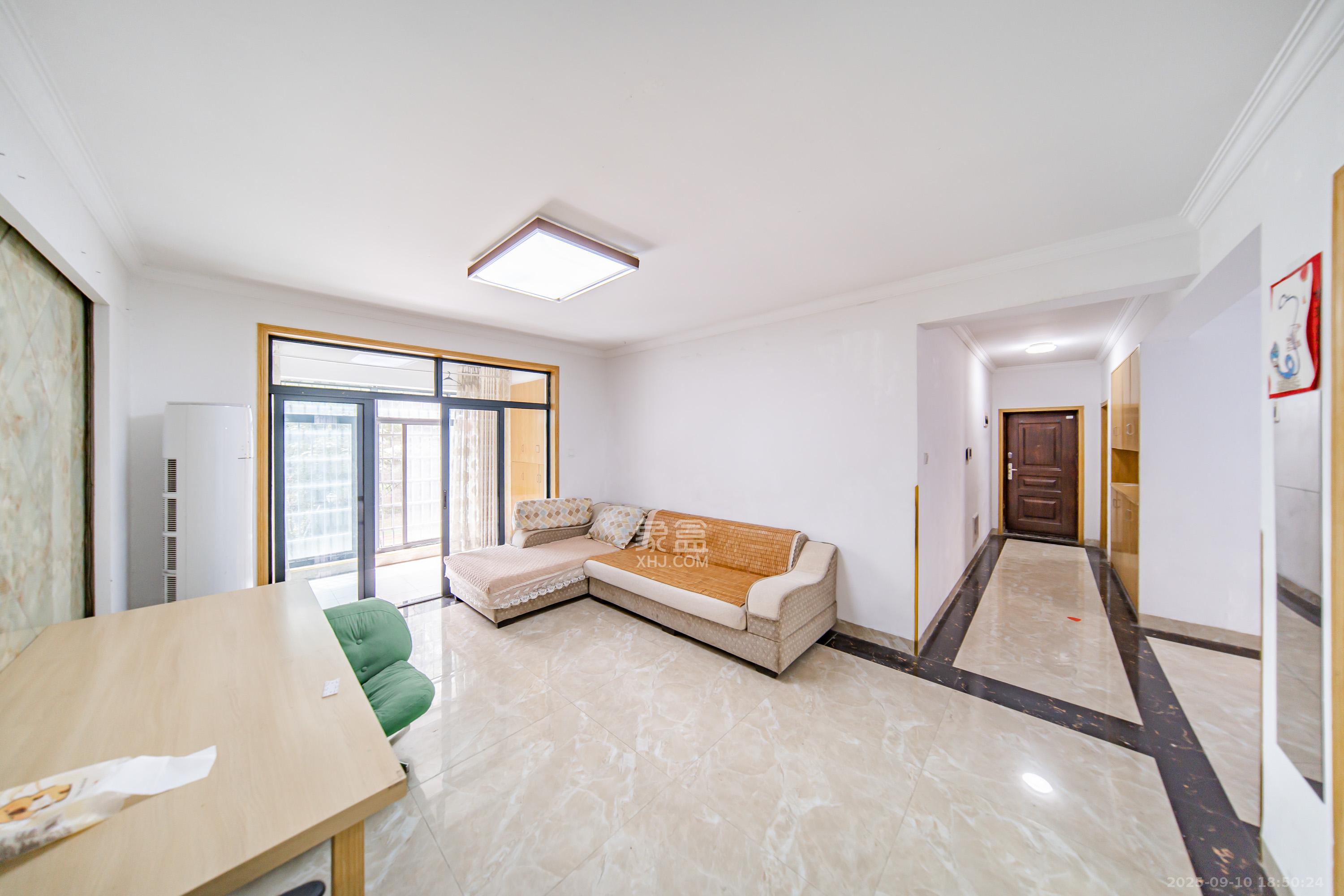 湘熙水郡(观澜海赋家园) 3室2厅2卫 113.0万 湘熙水郡(观澜海赋家园) 3室2厅2卫 113.0万客厅