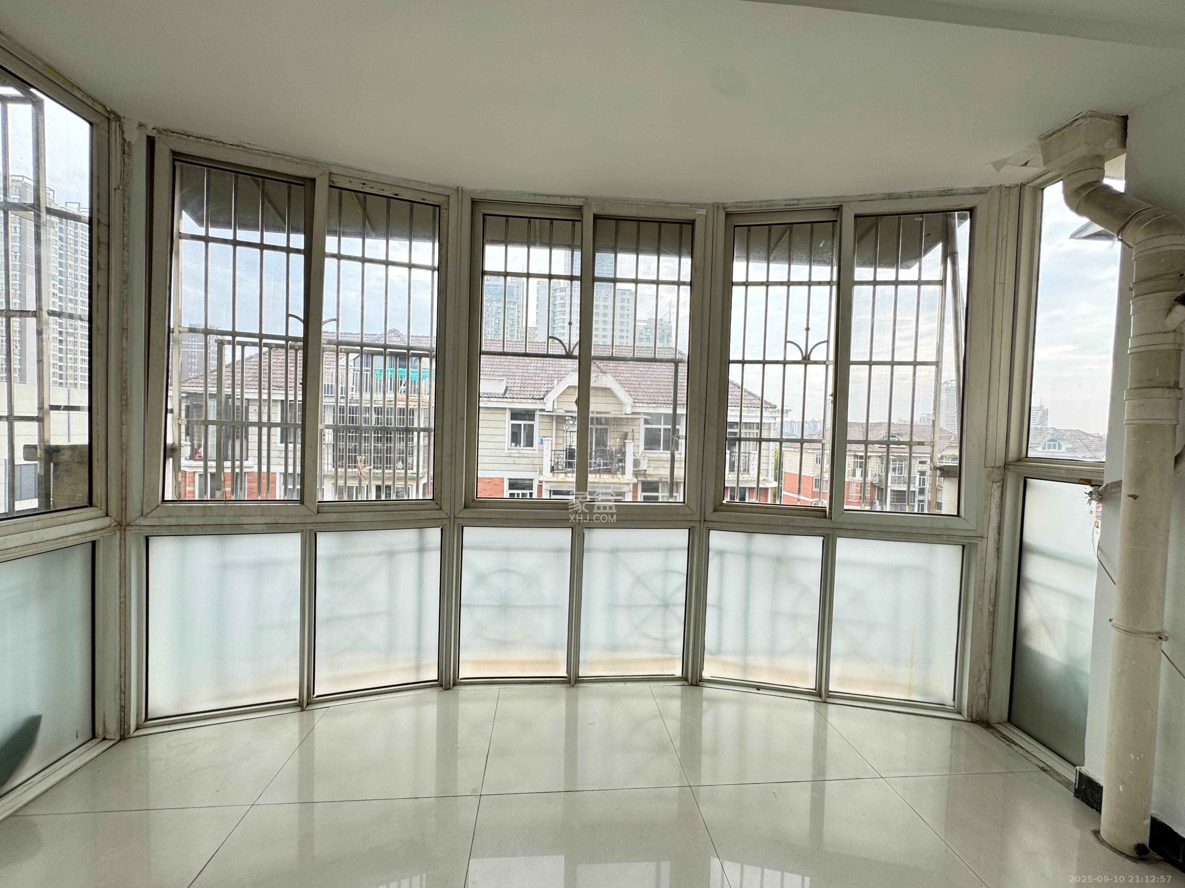 山水人家一二期 3室2厅2卫 1400.0元/月 山水人家一二期 3室2厅2卫 1400.0元/月室内图