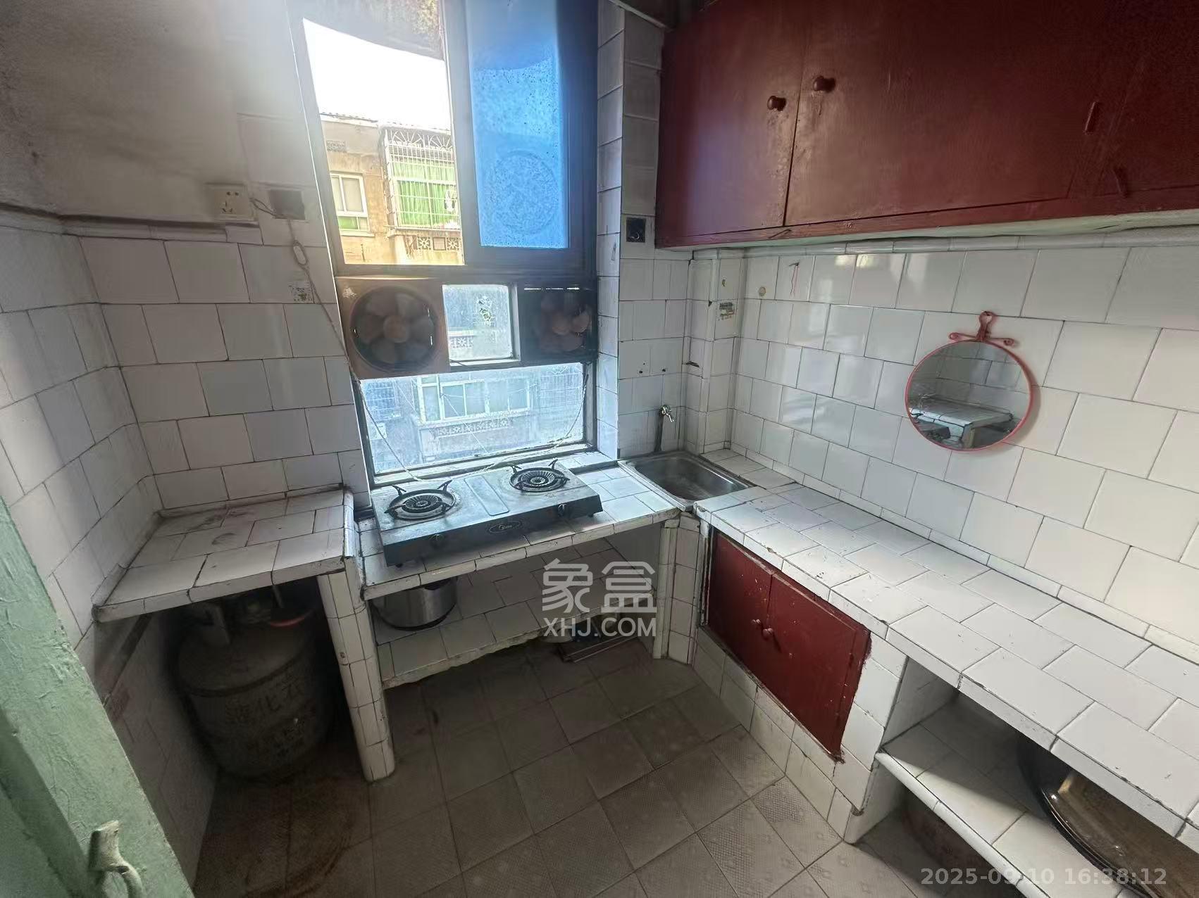 中心医院宿舍  2室1厅1卫    1500.0元/月室内图